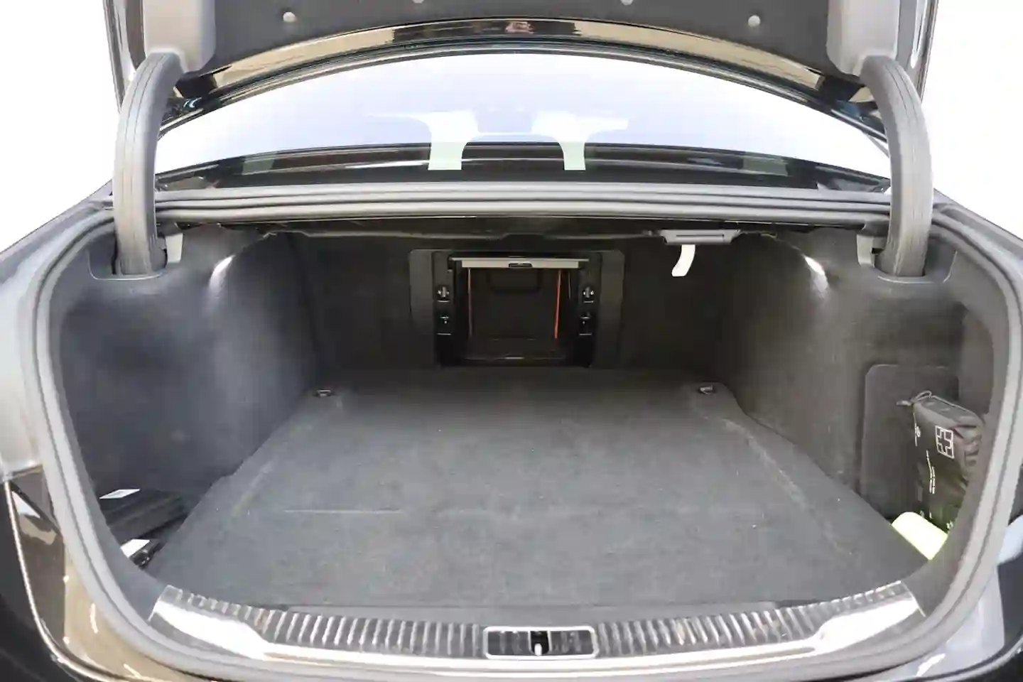 Car Image - 4kjfei9EVIVg7wmkXoPelO