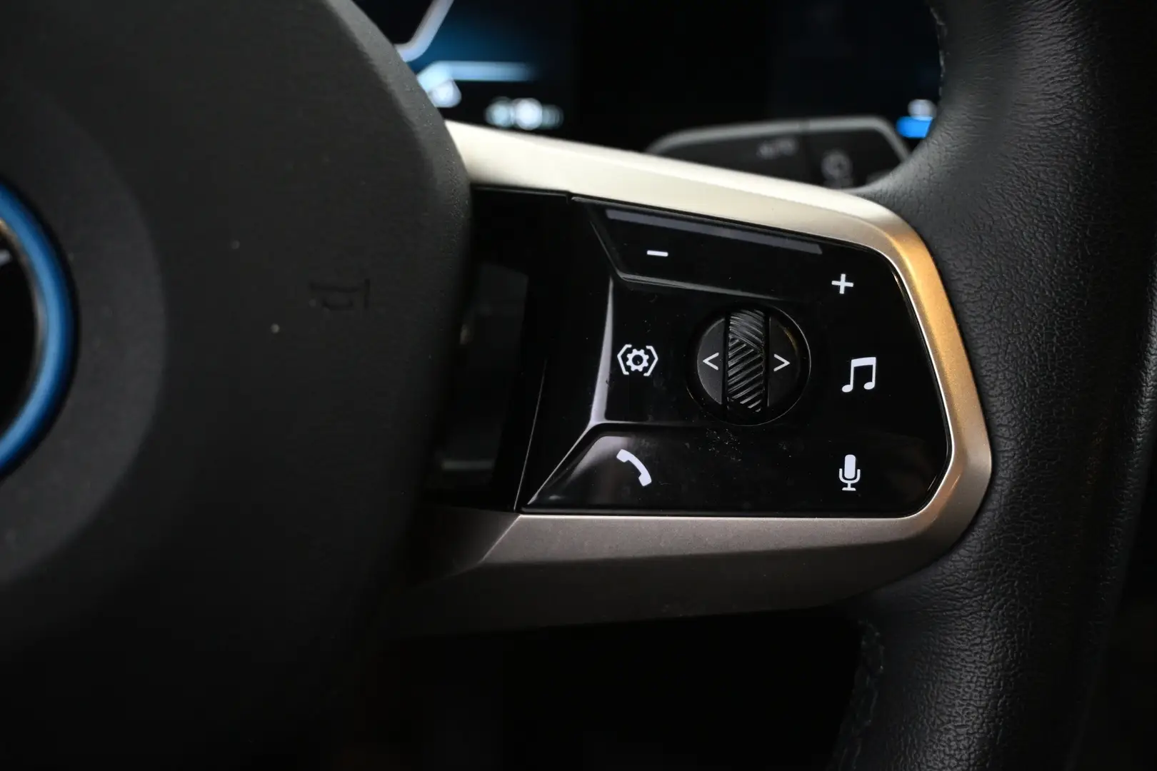 Car Image - N63FfwqNESULjJYM7nKS1