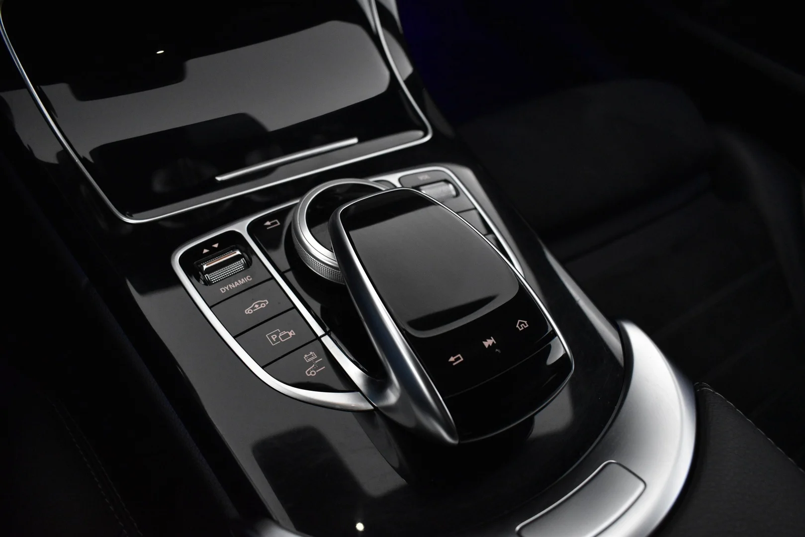 Car Image - 2iM5u9MYFdoWwRMPku8lrl
