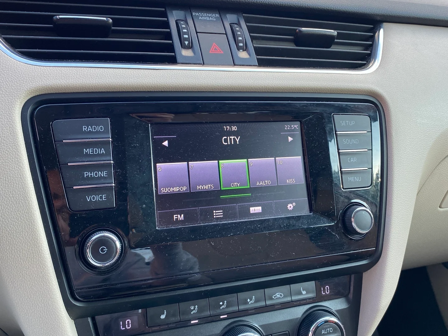 Car Image - 1D1hCris7iIQ37QVWdXhfO