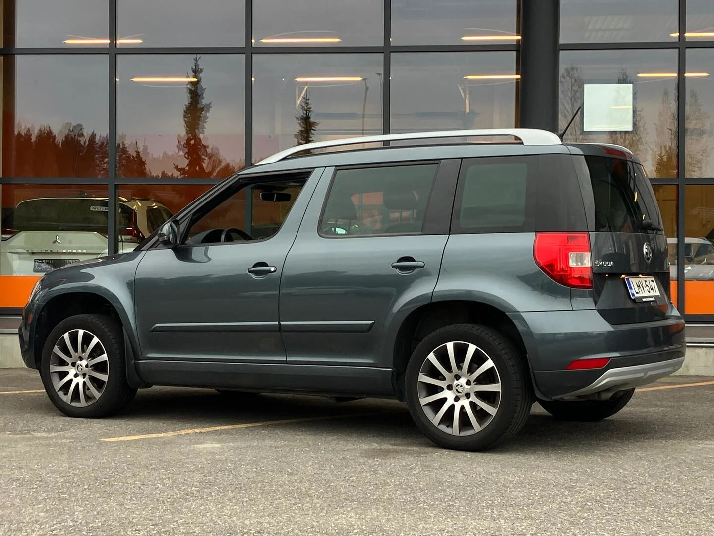 Car Image - 3jVNeupfmrLxtQAHhsKU8R