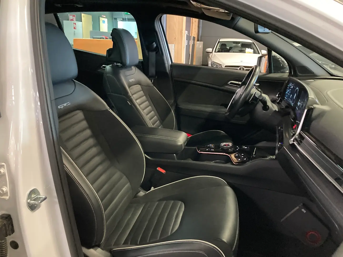 Car Image - 6P6JRHdS2MYx1D0VZuDf2S
