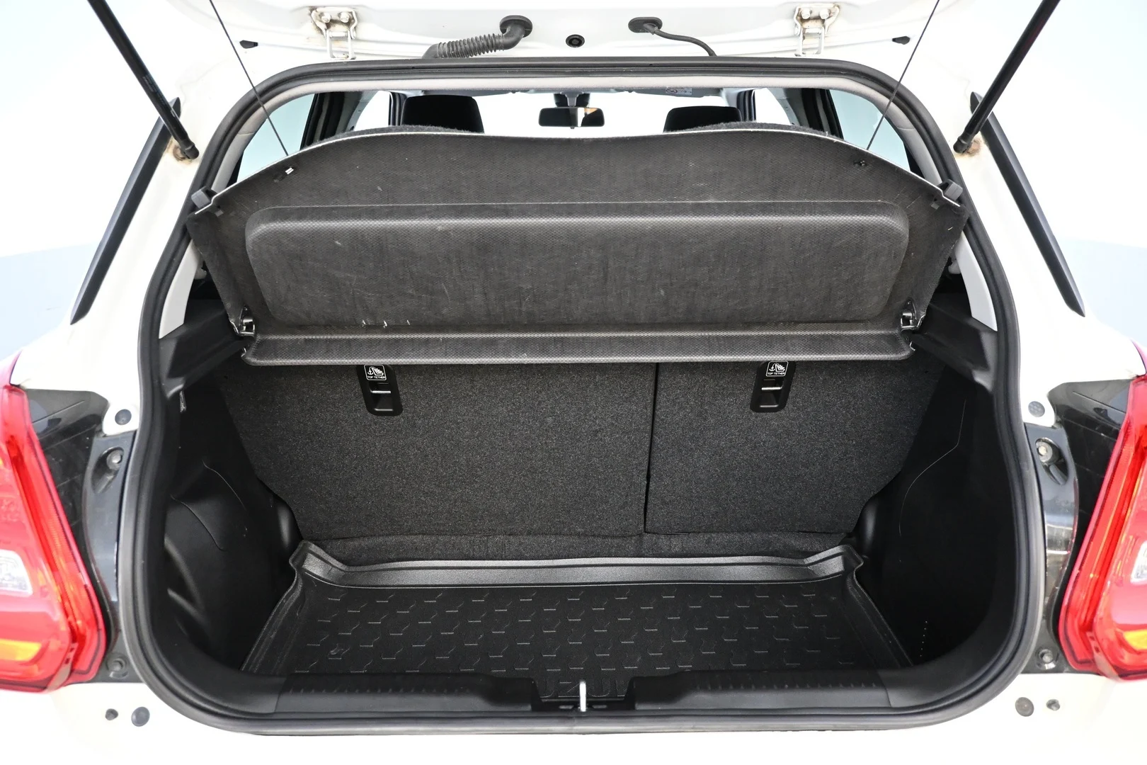 Car Image - 4V1k4v6I28MFKNUi3Bd5be