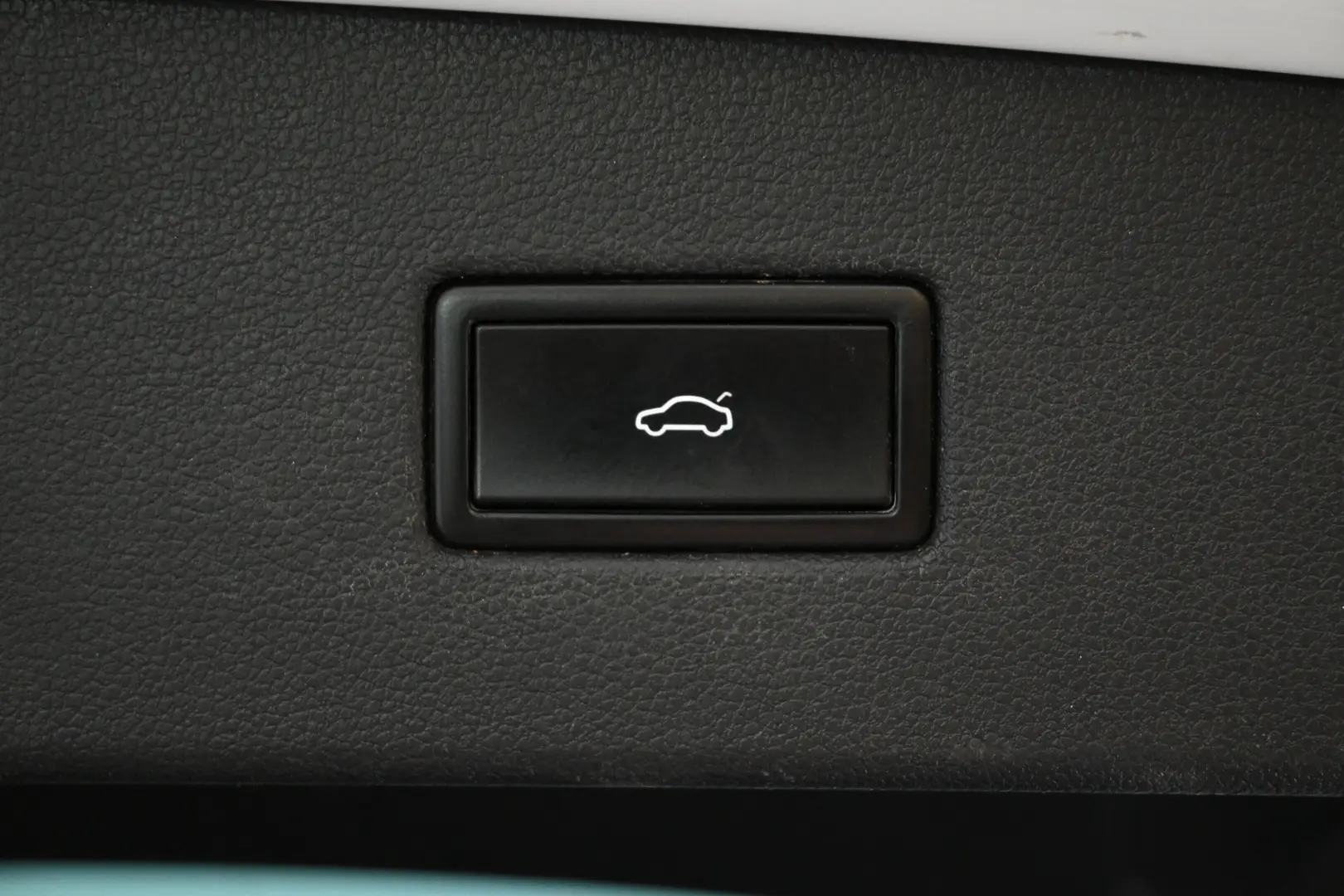 Car Image - 7JBRSnC2MQgP6xfamZeV2X
