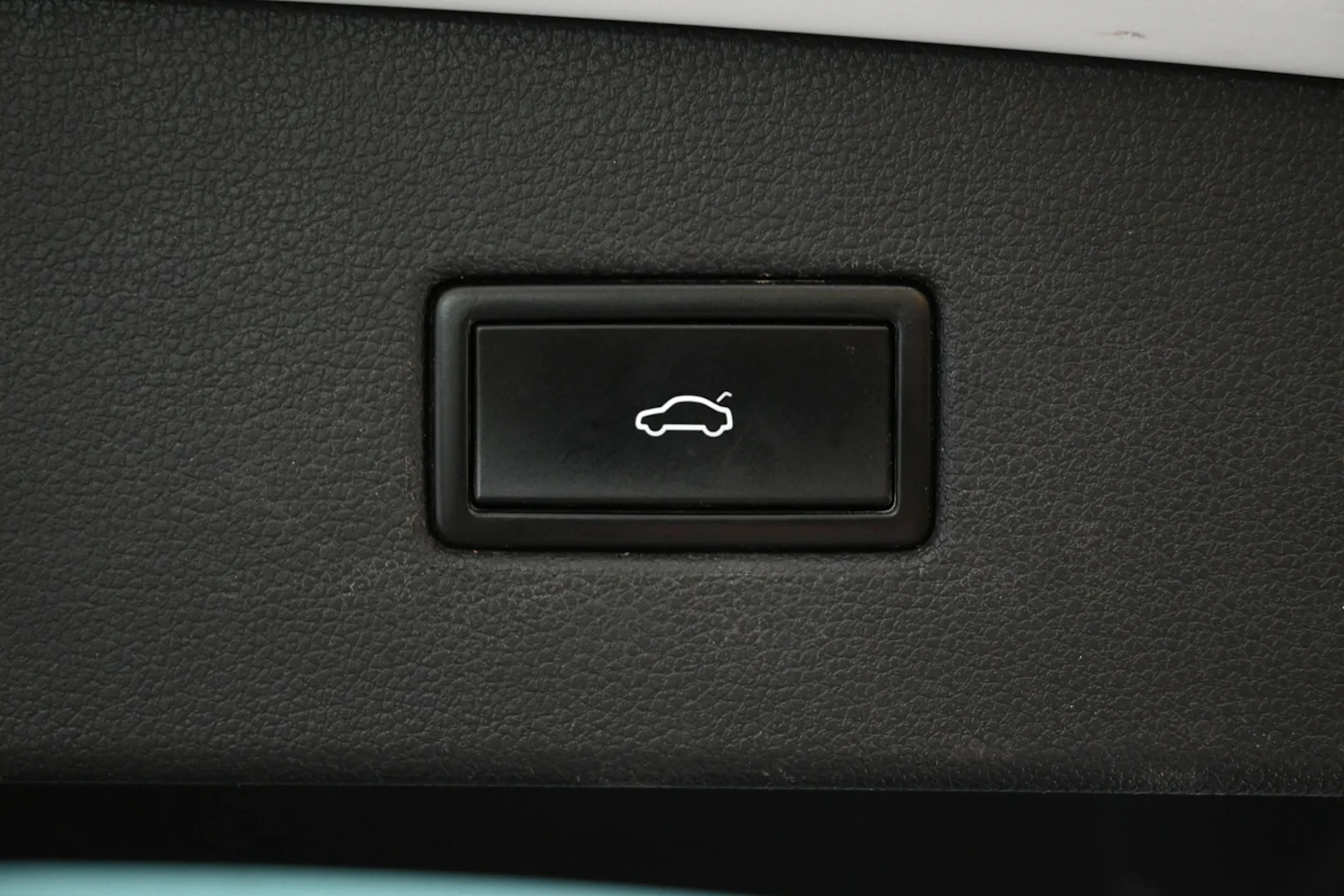 Car Image - 7JBRSnC2MQgP6xfamZeV2X
