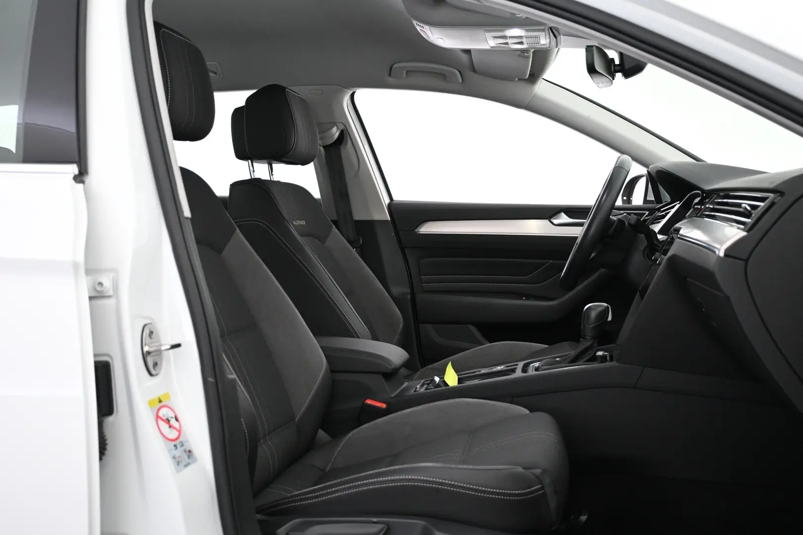 Car Image - 35JCcnNFTaauxOrcS3ifqd