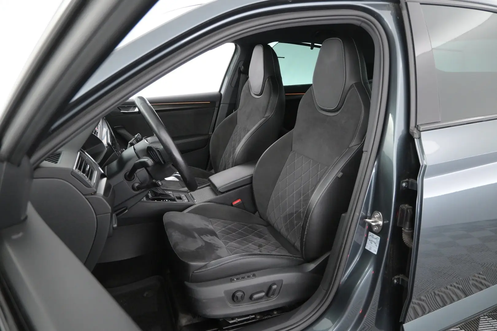 Car Image - 5P0LnYXkrEtlGct9WYMtRX