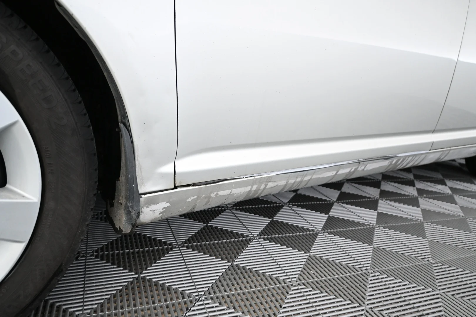 Car Image - 4mFhwrdN5vb82rW8j6AM0L