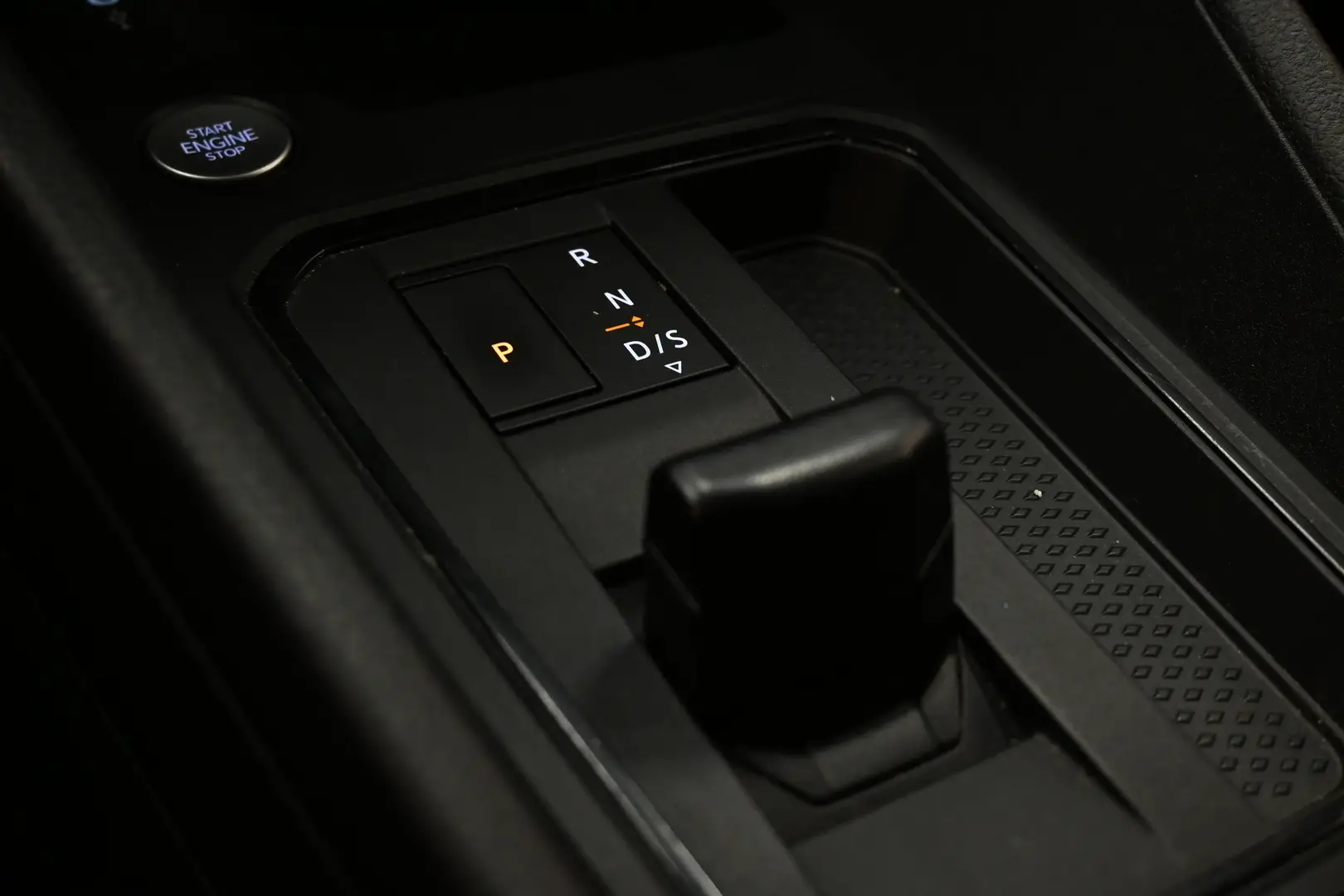 Car Image - 7hkx0H0P9CJYX2jg3IoiO1