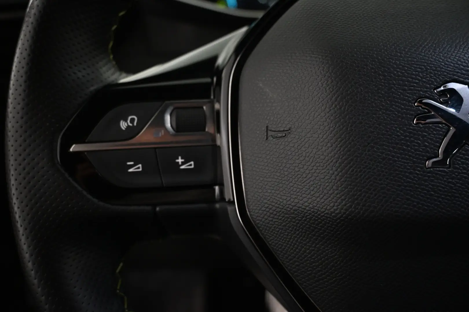 Car Image - xV9Z1eqDFpx4lh6ddSzcw