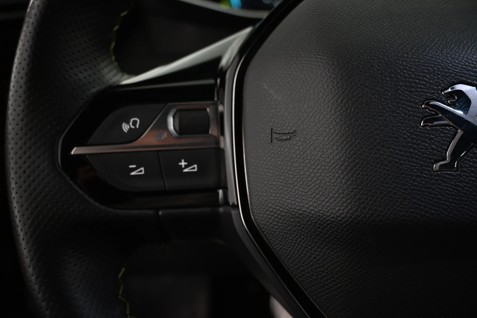 Car Image - xV9Z1eqDFpx4lh6ddSzcw