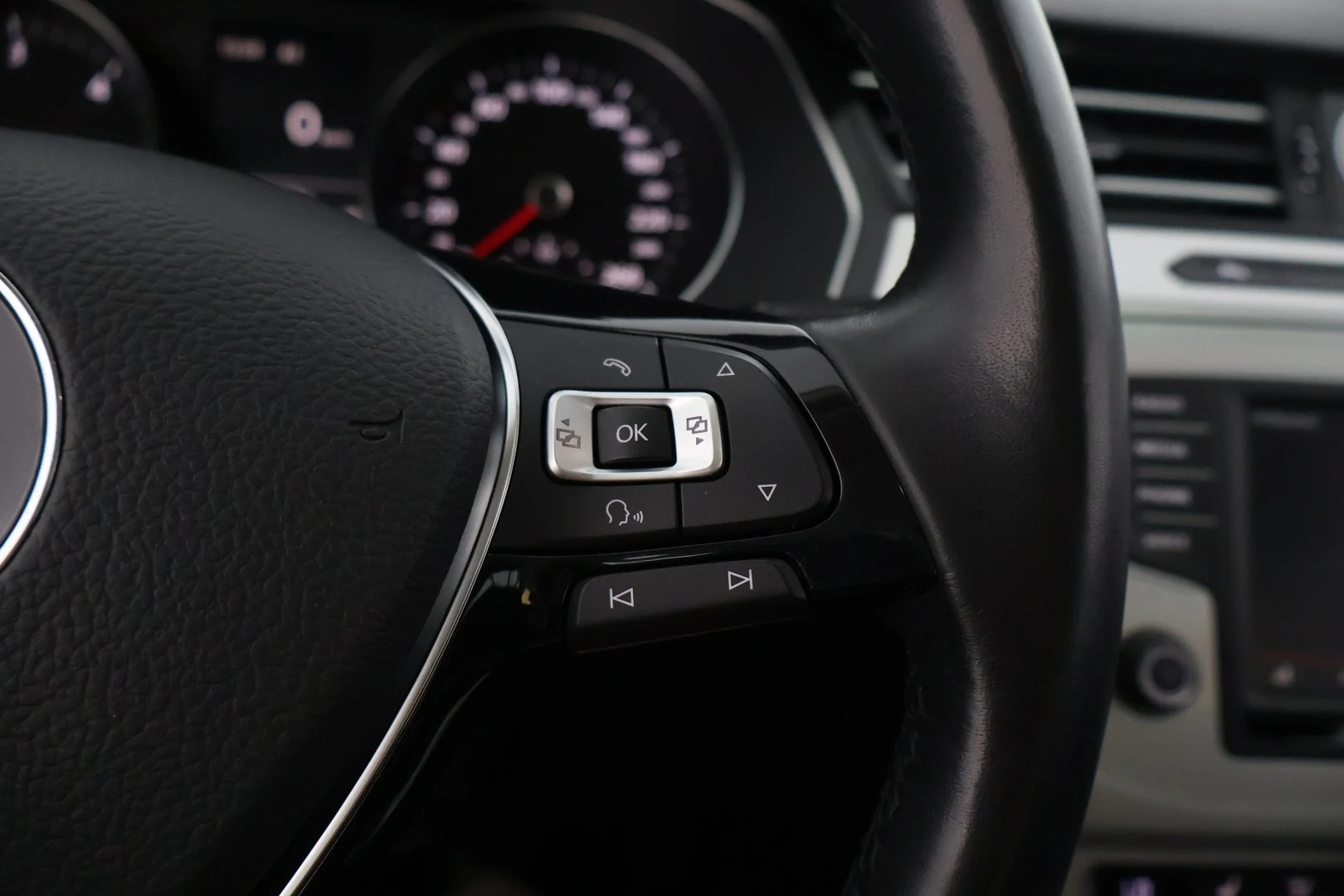Car Image - gYQnADnfo8858KXRKjg7I