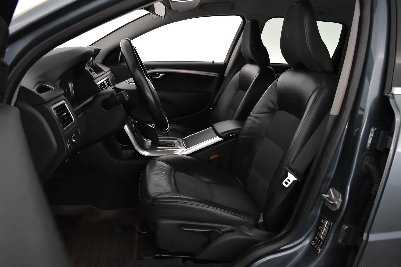 Car Image - 6swUg5RVtYa17G10GFml9b