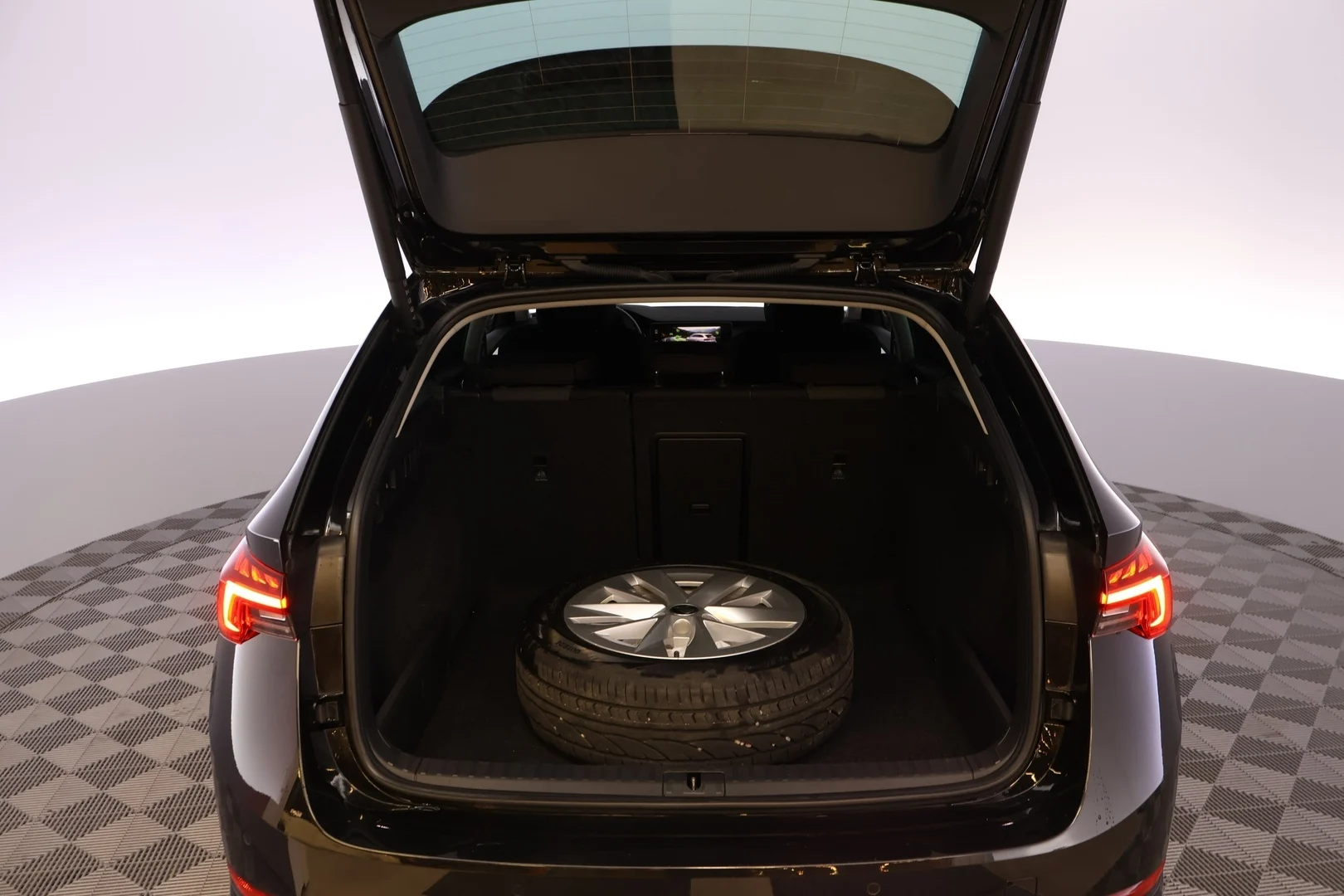 Car Image - 5puFAUe6ec9mWkunHMxYsG