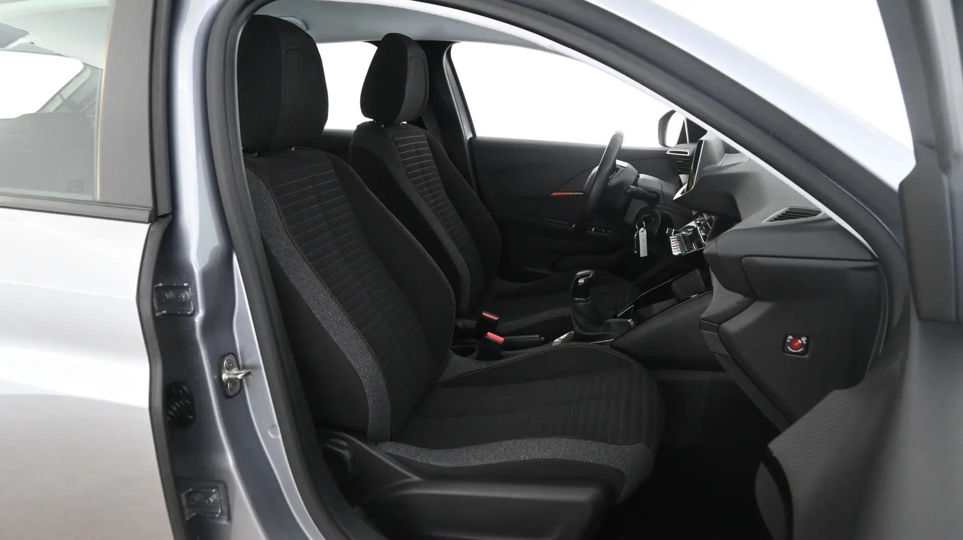 Car Image - 3lFfmDE5UJ1h9MwBCPe56v