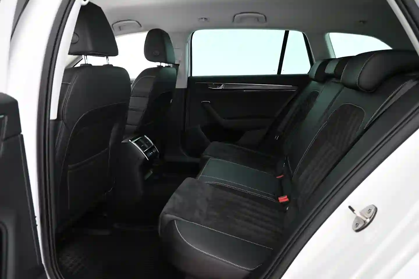 Car Image - 2TzoDDepdSEvhNu4G6Zbce