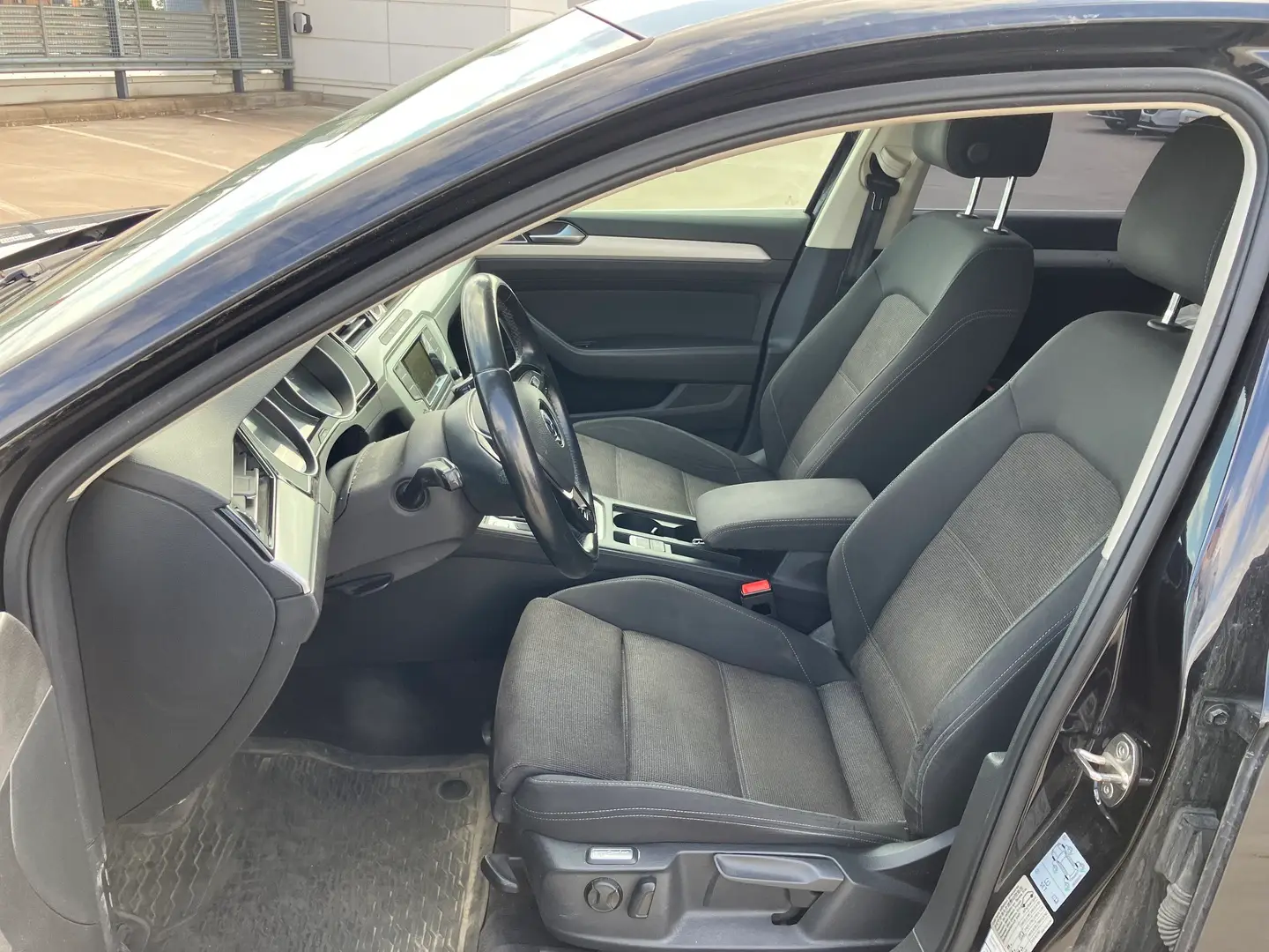 Car Image - 2srTTm7FIiH5sVSRU9X4nu