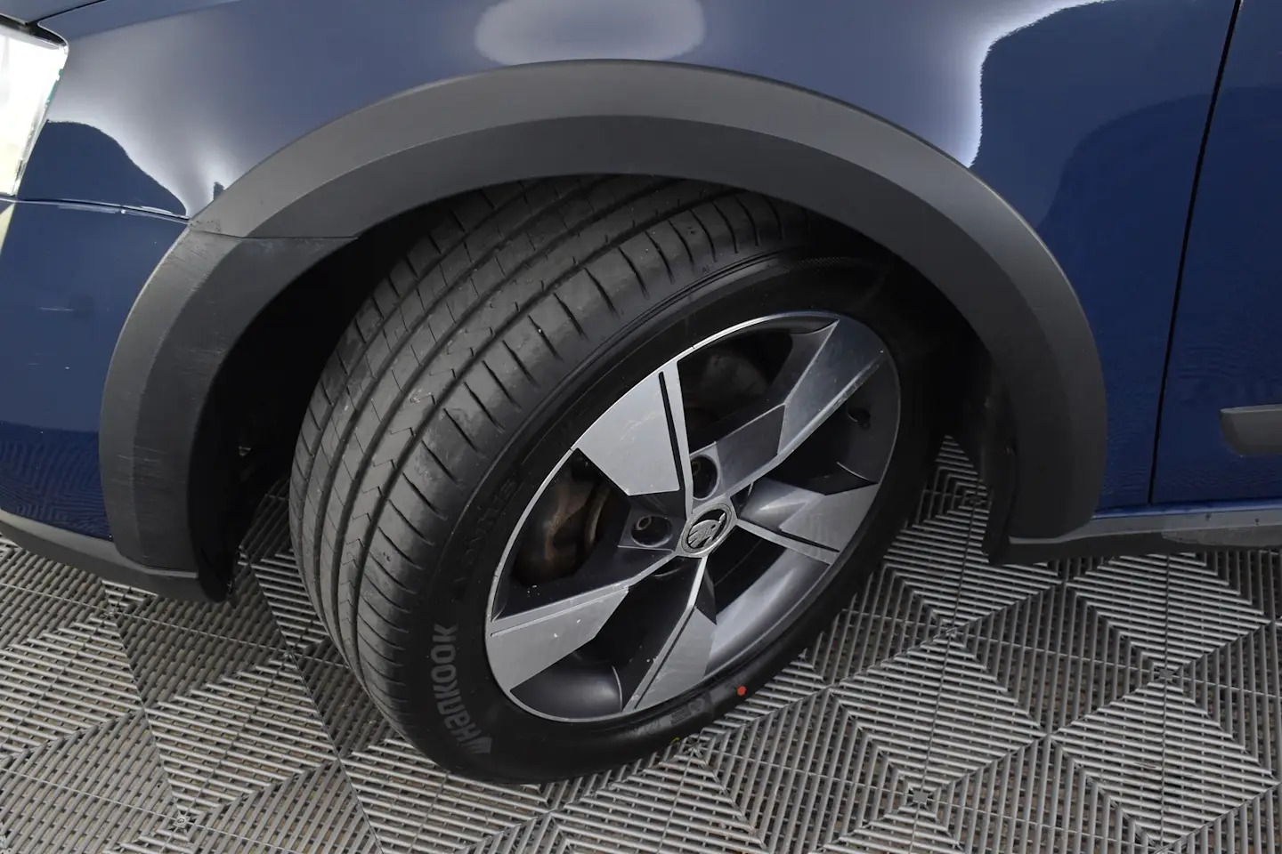 Car Image - 1nAtLMHwYULuf4UWOlViTM