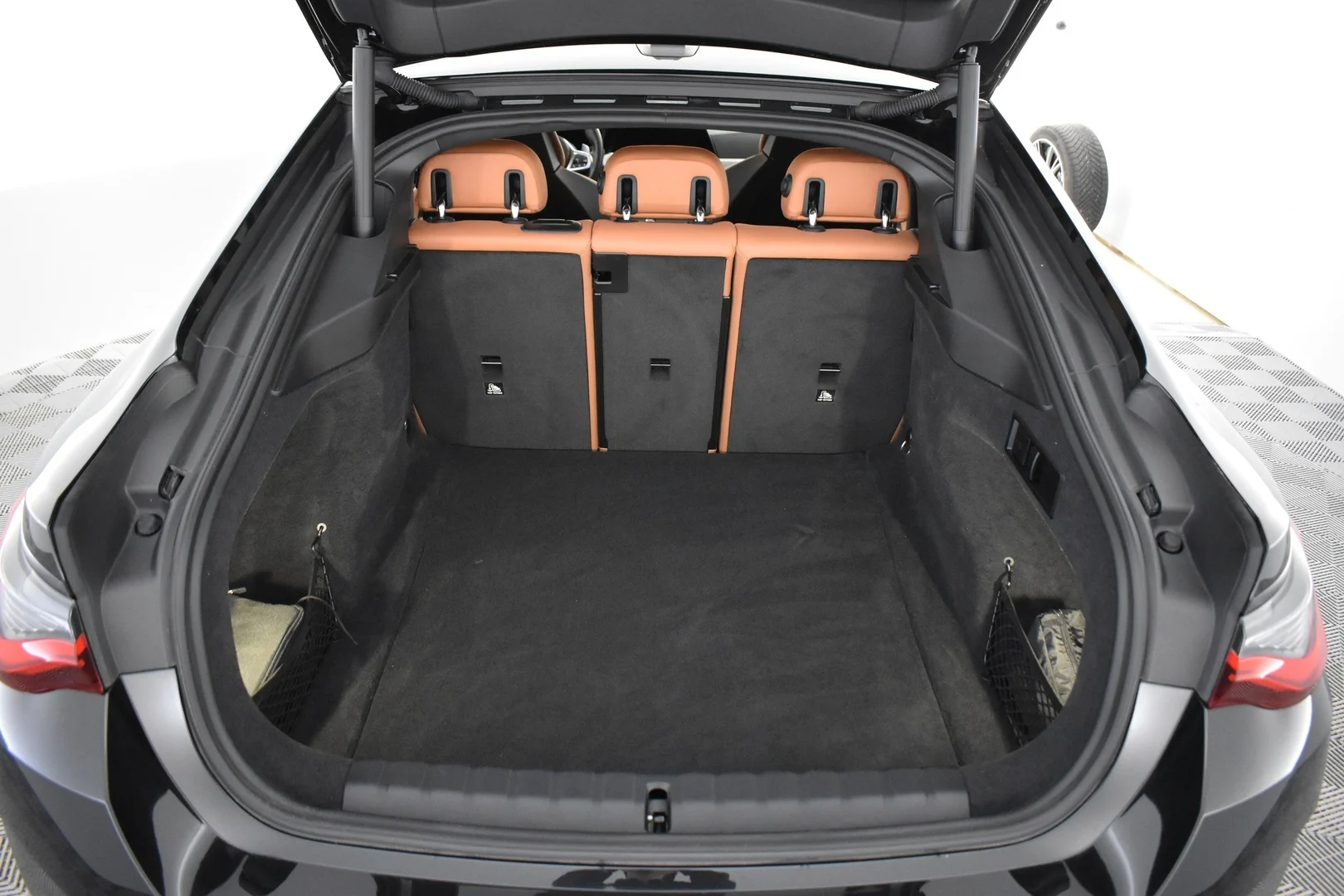 Car Image - Gh1ZvNZiaX0YvAAXp3ODt