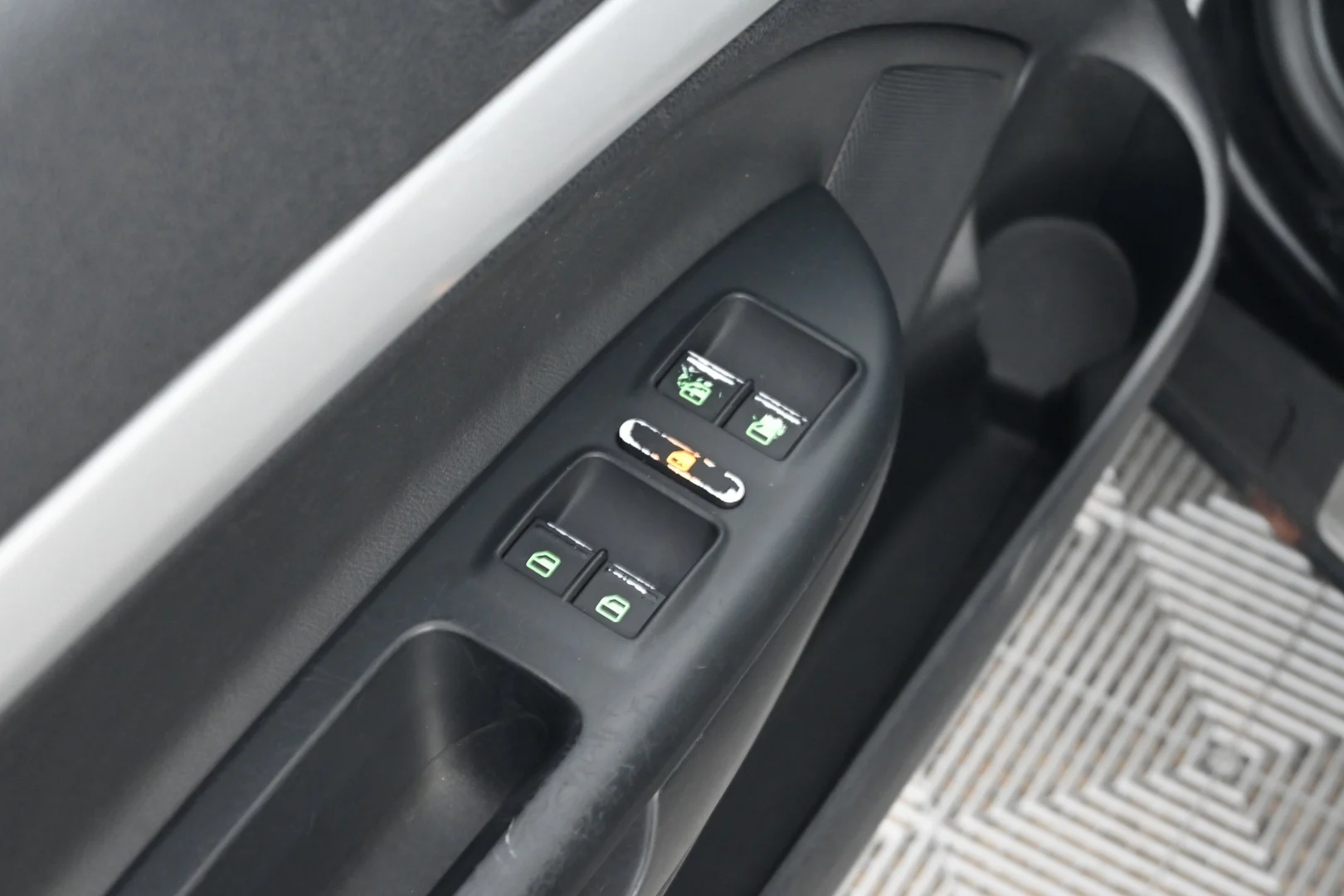 Car Image - QW5s2aY97t4lU6Miu5Vzc
