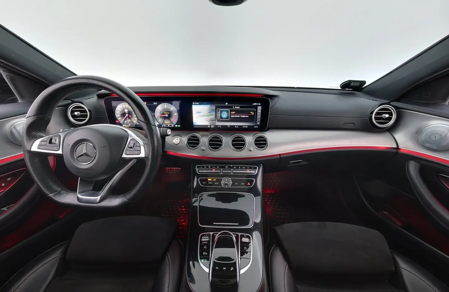 Car Image - 2F7RcurpM45RCFkMB1XRli