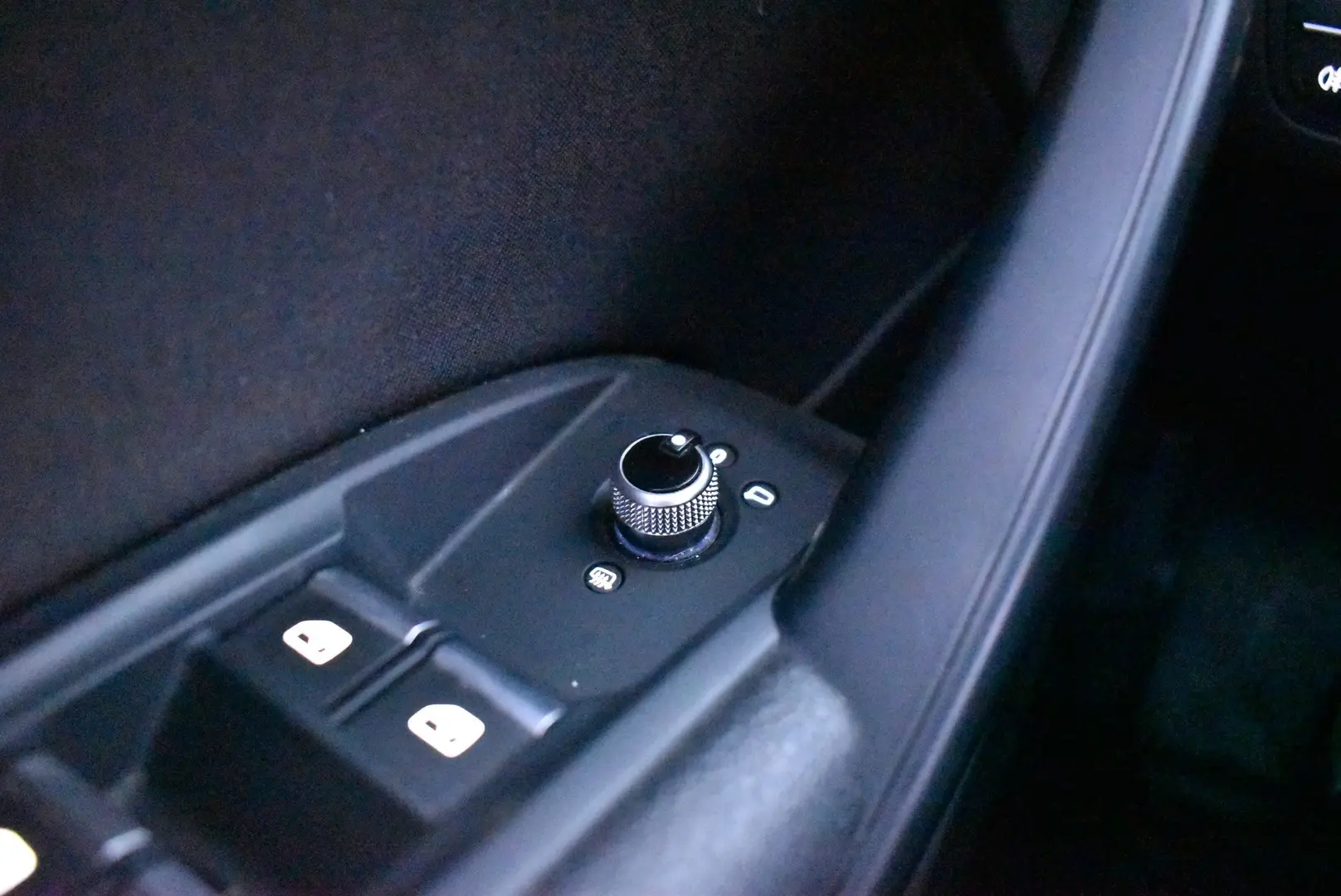 Car Image - 4fmlE00brmIn55Gu79ZtDH