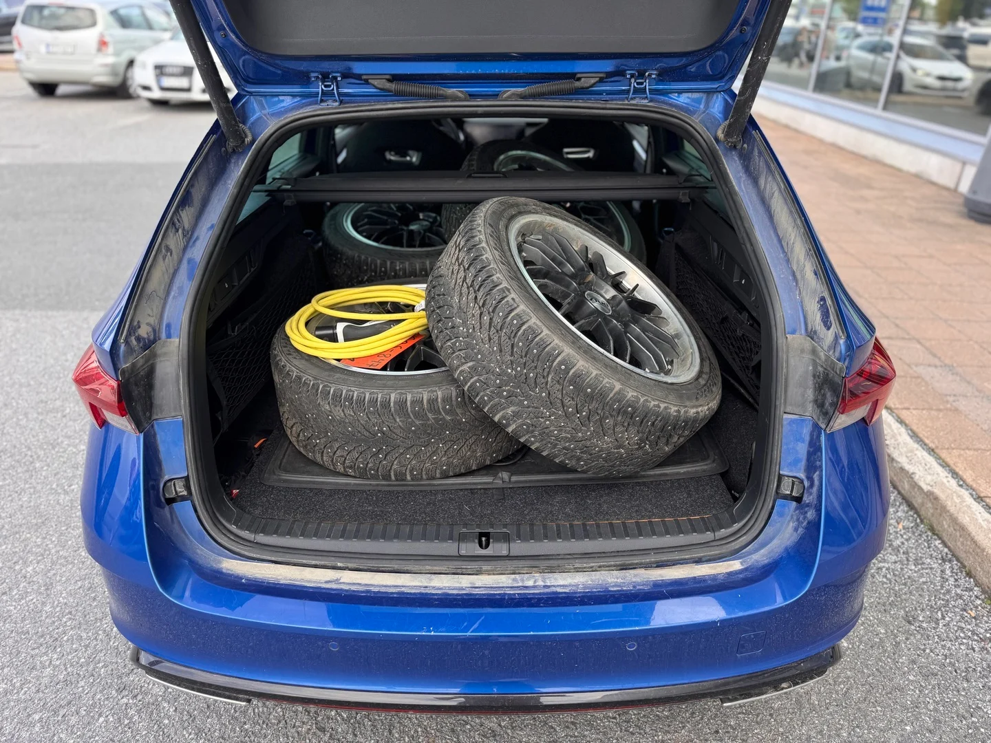 Car Image - IJH2KYEfMFNmeEKA7iZOE