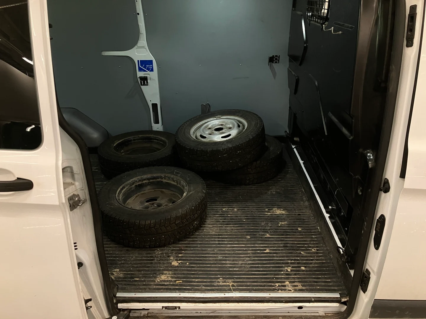Car Image - aV5YdwJfP87Saag0sXClq