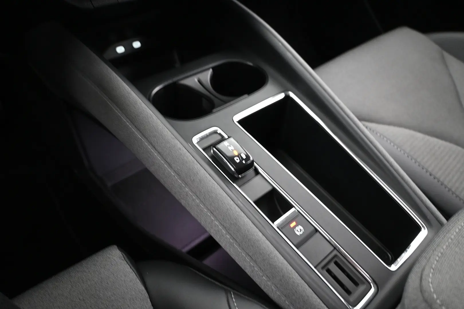 Car Image - 6QmjcAPWgYFlFawR7Aaz8s