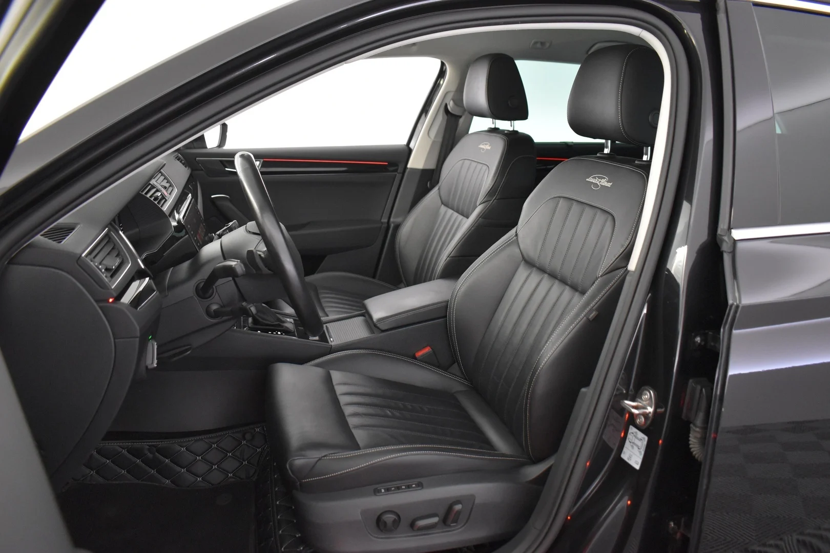 Car Image - 5WtJ07zRz5bTra8IJ0ezCy