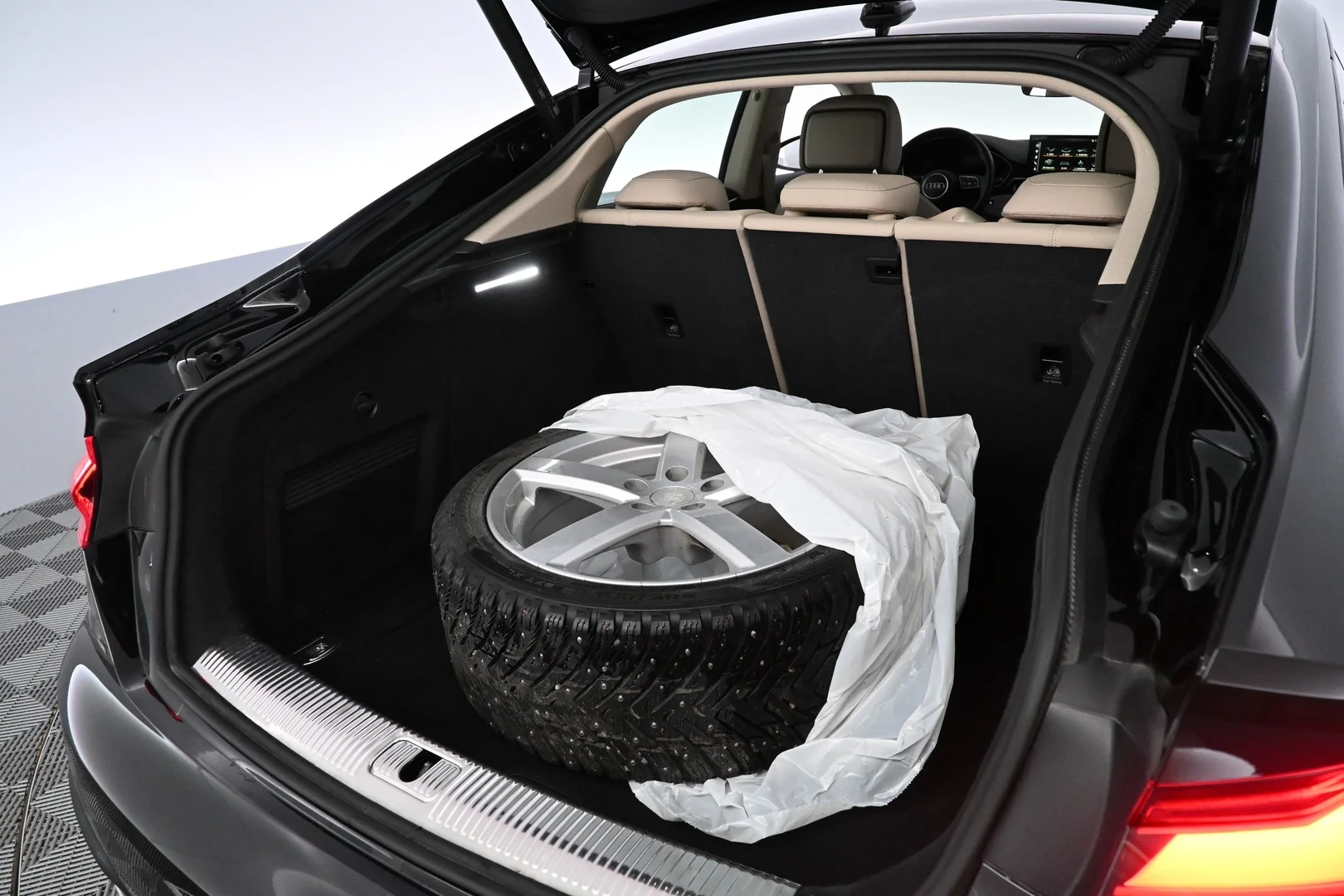 Car Image - 1Mpar57Bm4EUOhXoRNGDjL