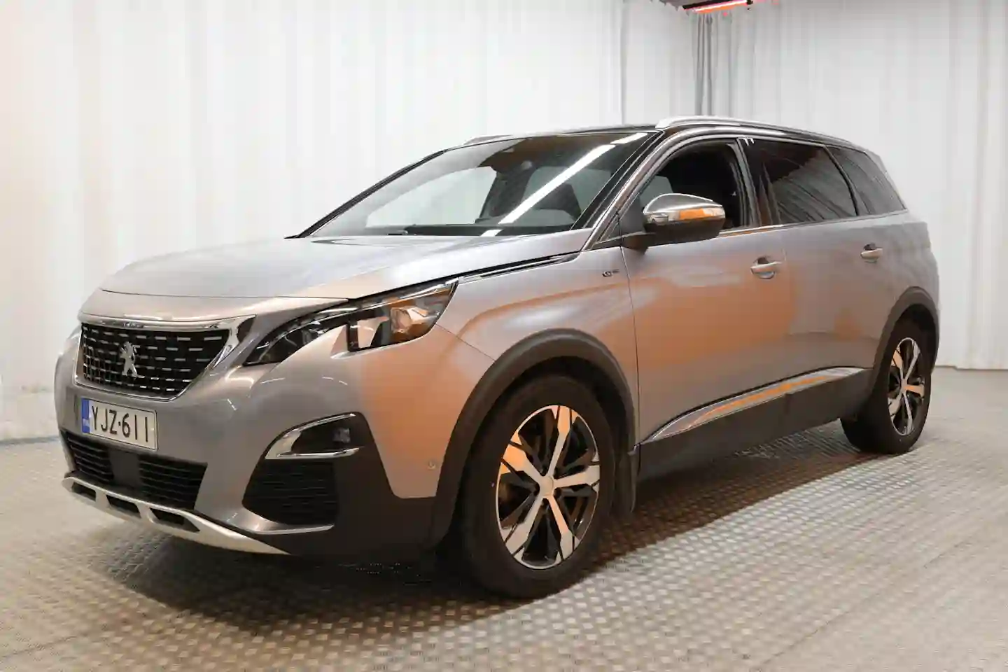 Car Image - 6OzM9BaLn2ZFmYSNowJ2ct