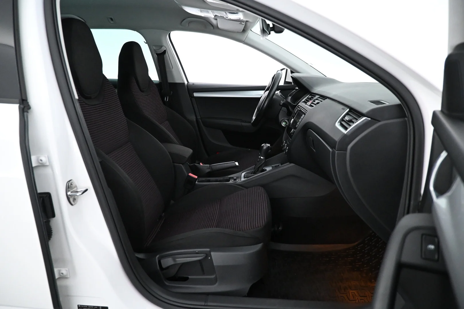 Car Image - 2AneDGuzanMGWXgC1UkGt1