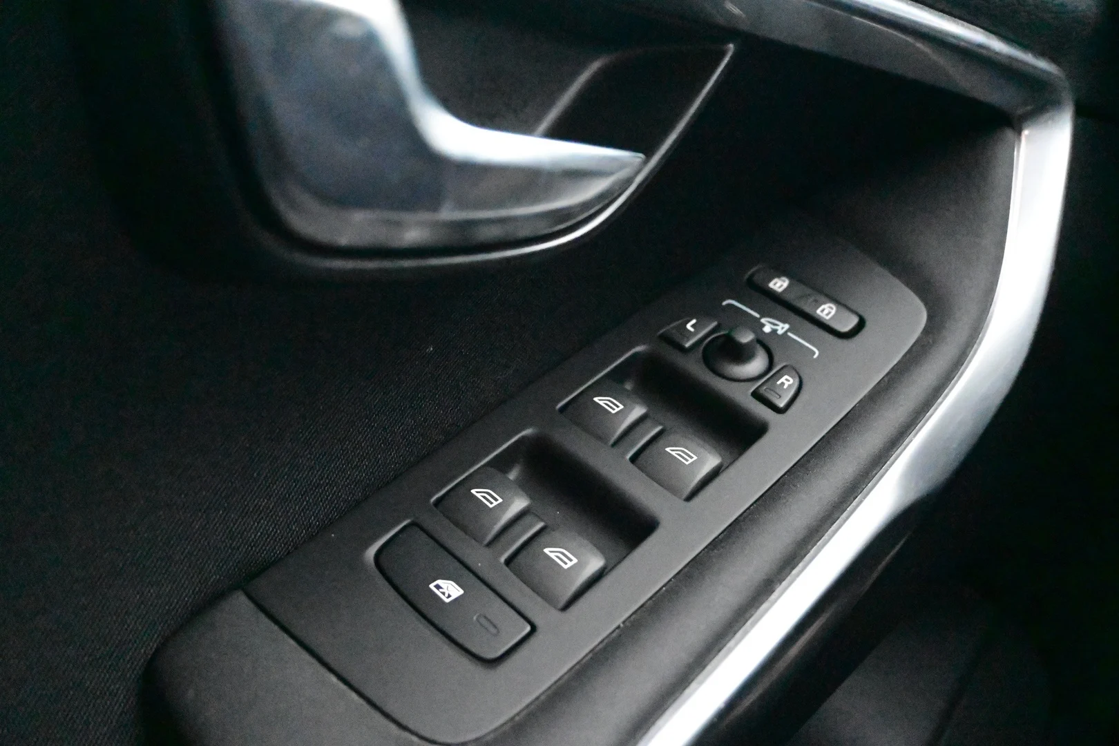 Car Image - 2RhRX8fcorvE8tGZ6p9d6b