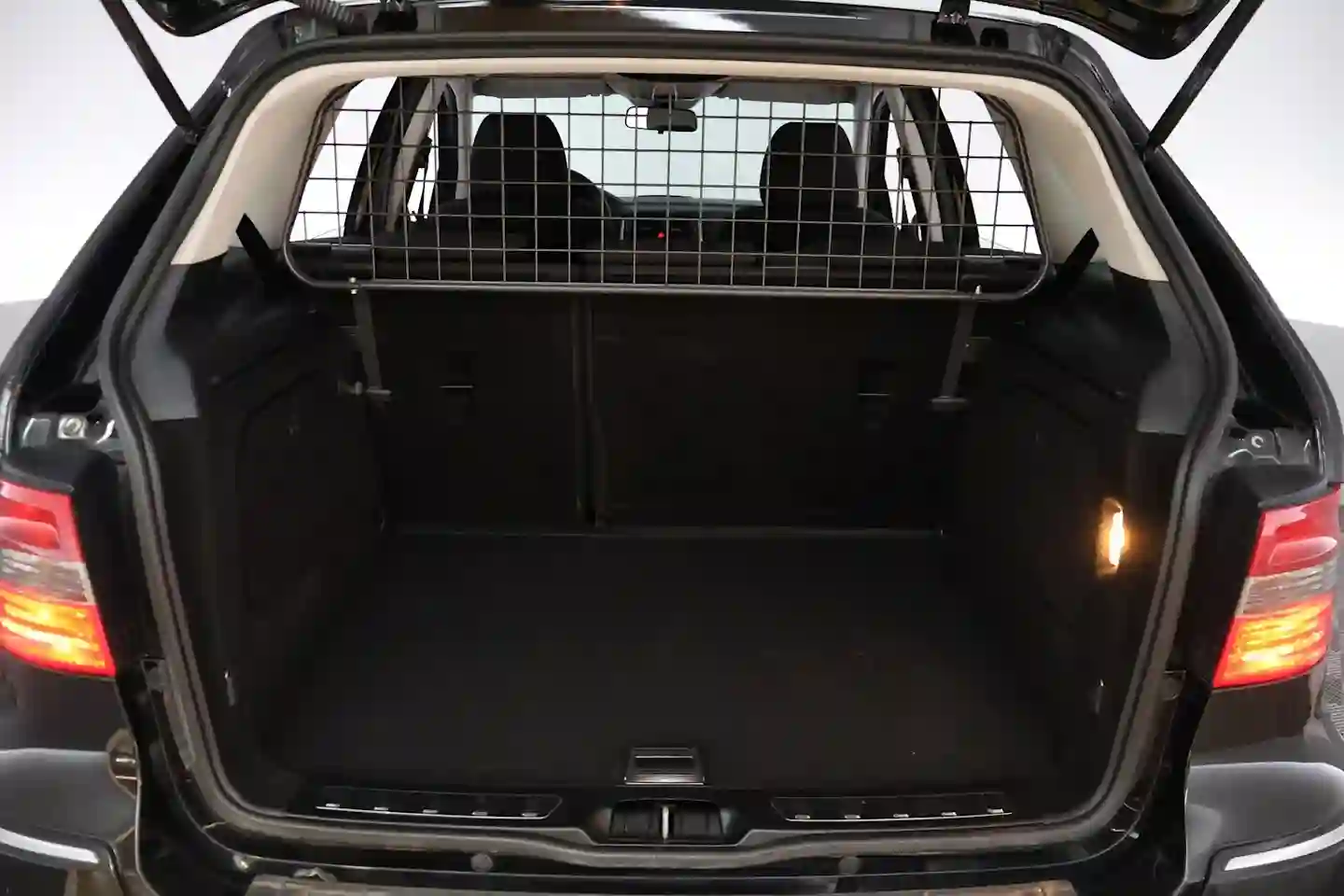 Car Image - 2pvQX6CKiB5zWtb3jeL3C0
