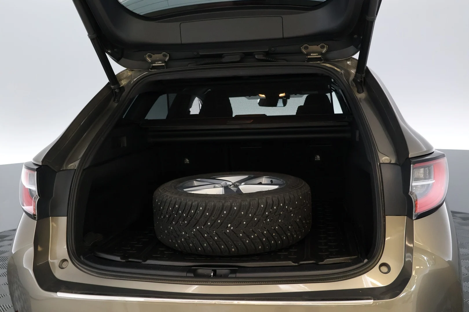 Car Image - 1N2EIw3JP7bWAwDRVr1Uth