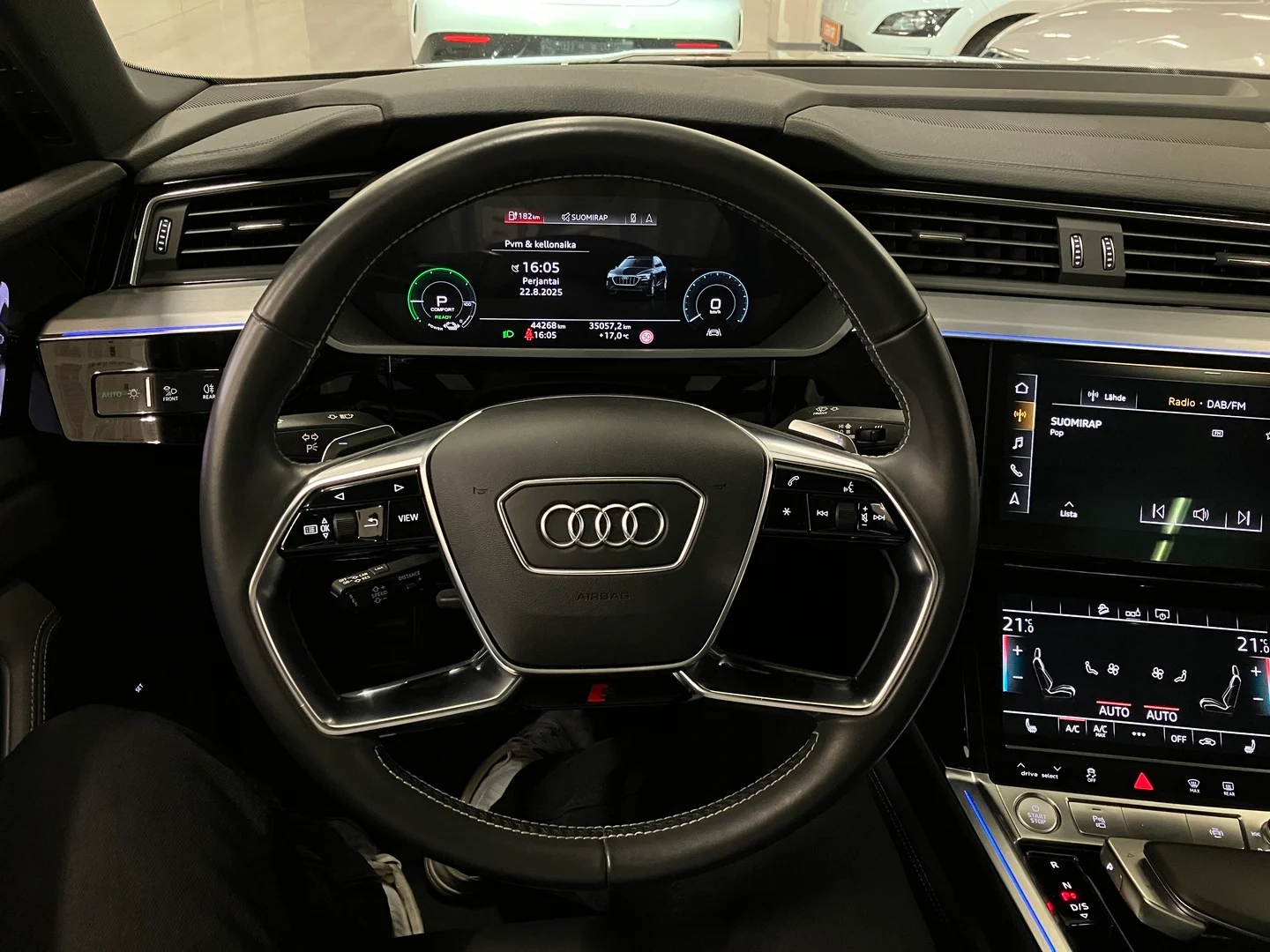 Car Image - 6tw7dnb4rYJiZSke55RCcV