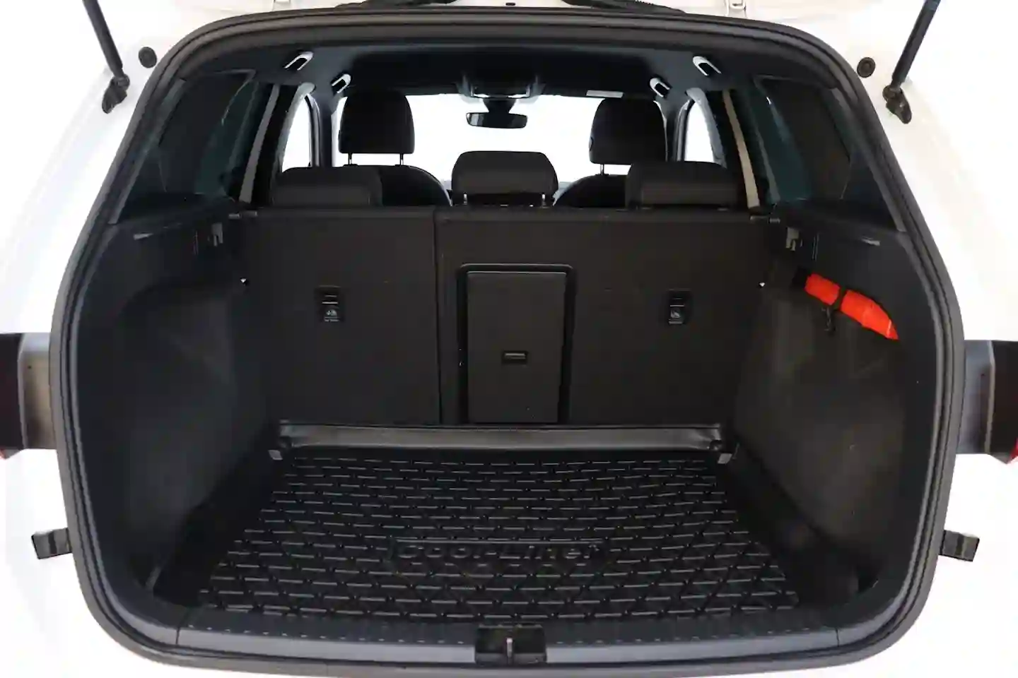 Car Image - 2b2TSoeHZ6GgCx4u3k4nSO