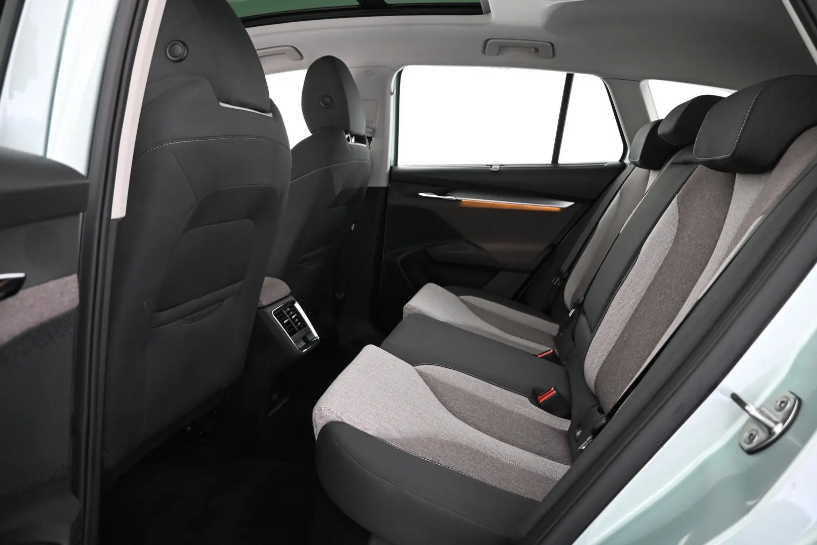 Car Image - 2u9giQqXkxyRvR6RnudEm8