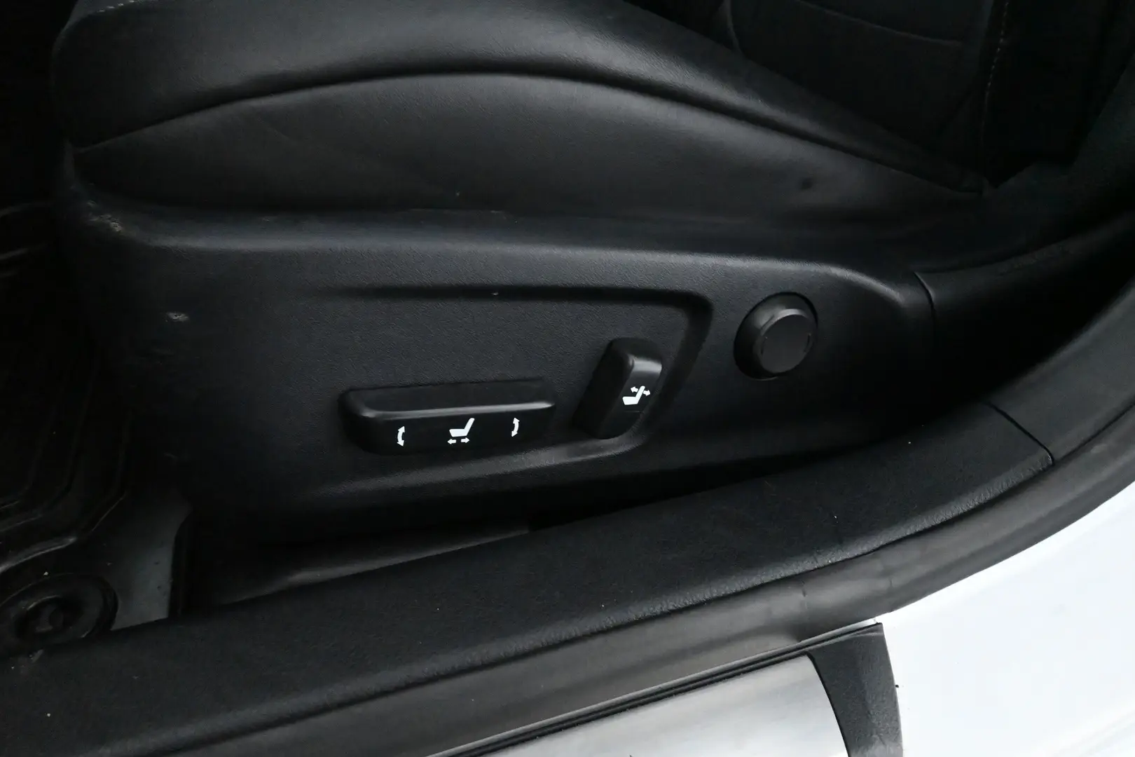 Car Image - 5cdfKnvp4X3Xl17ziRcAVs