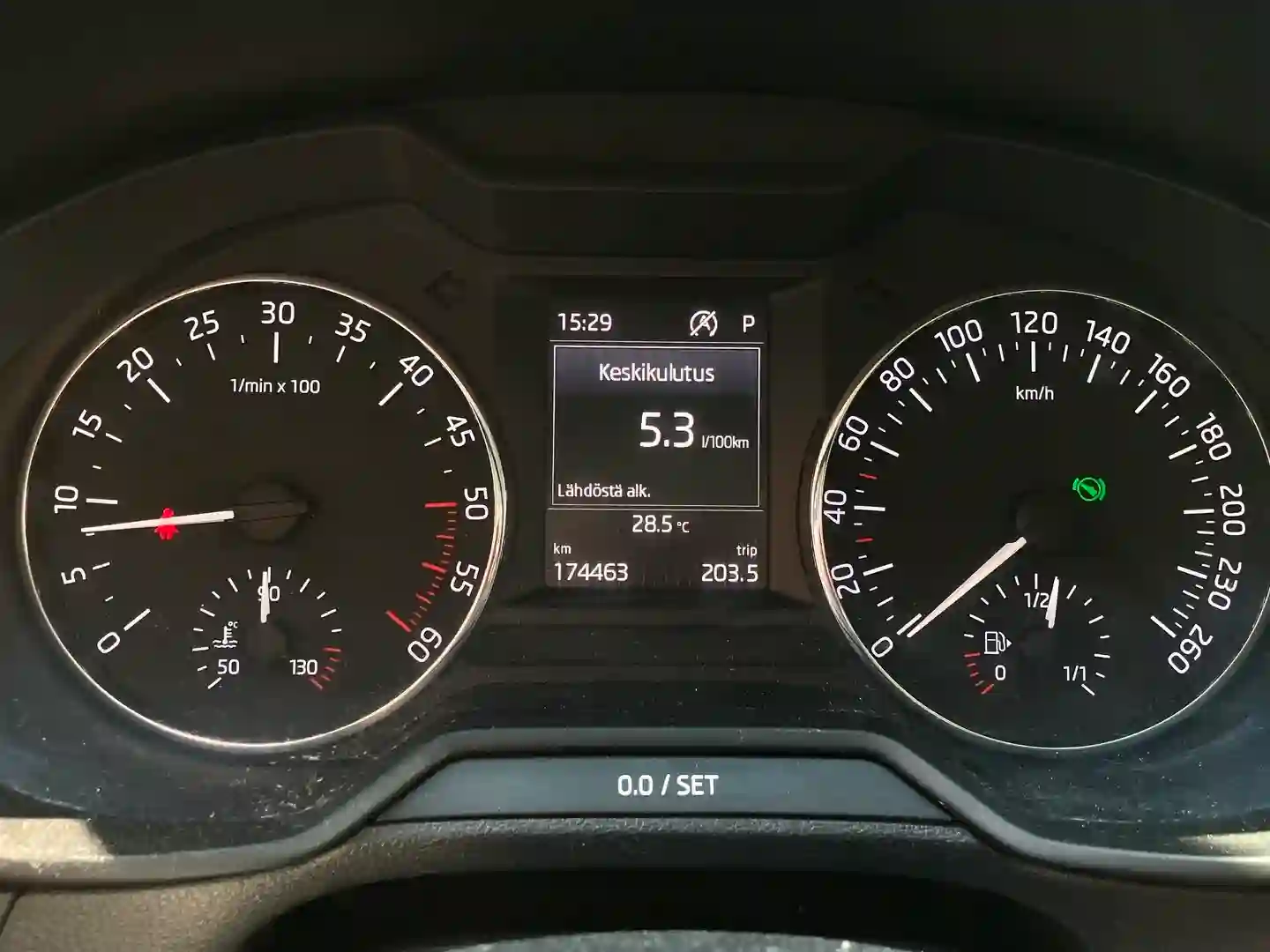 Car Image - 72SFiUHqw3k0LLy9IqUhzn