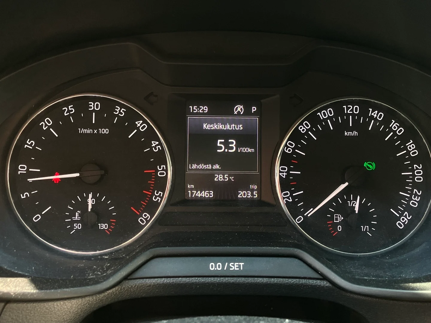 Car Image - 72SFiUHqw3k0LLy9IqUhzn