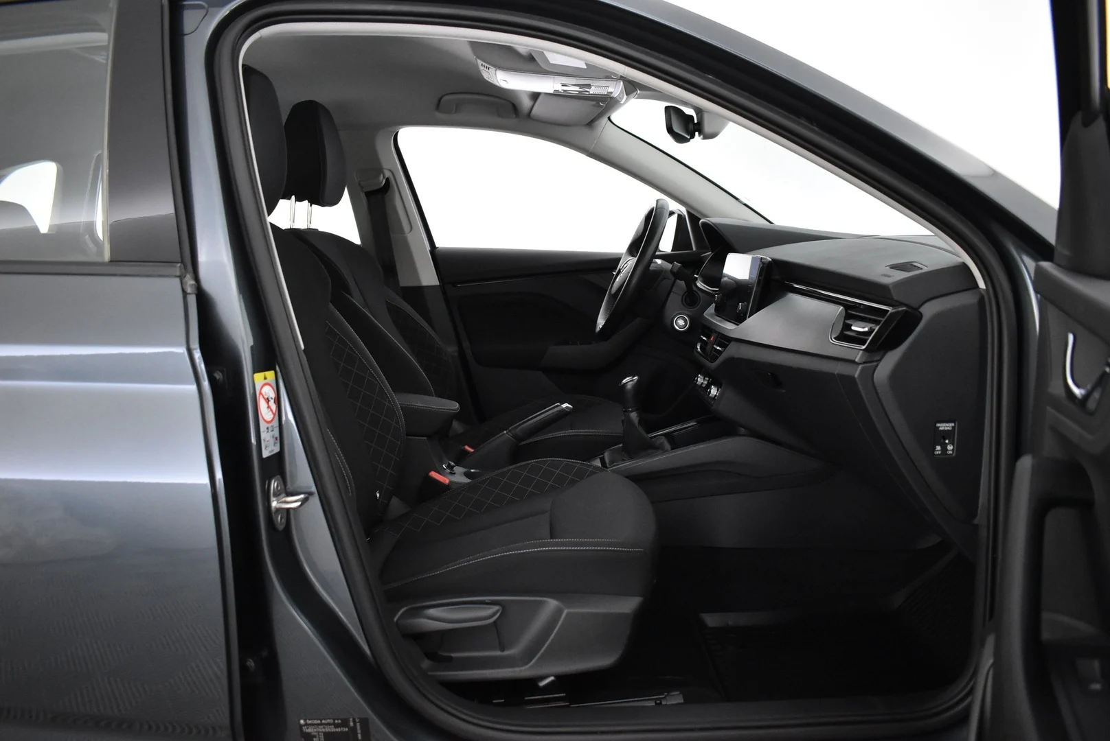 Car Image - 7F98D2P3zRVgQgZ7NsXRaM