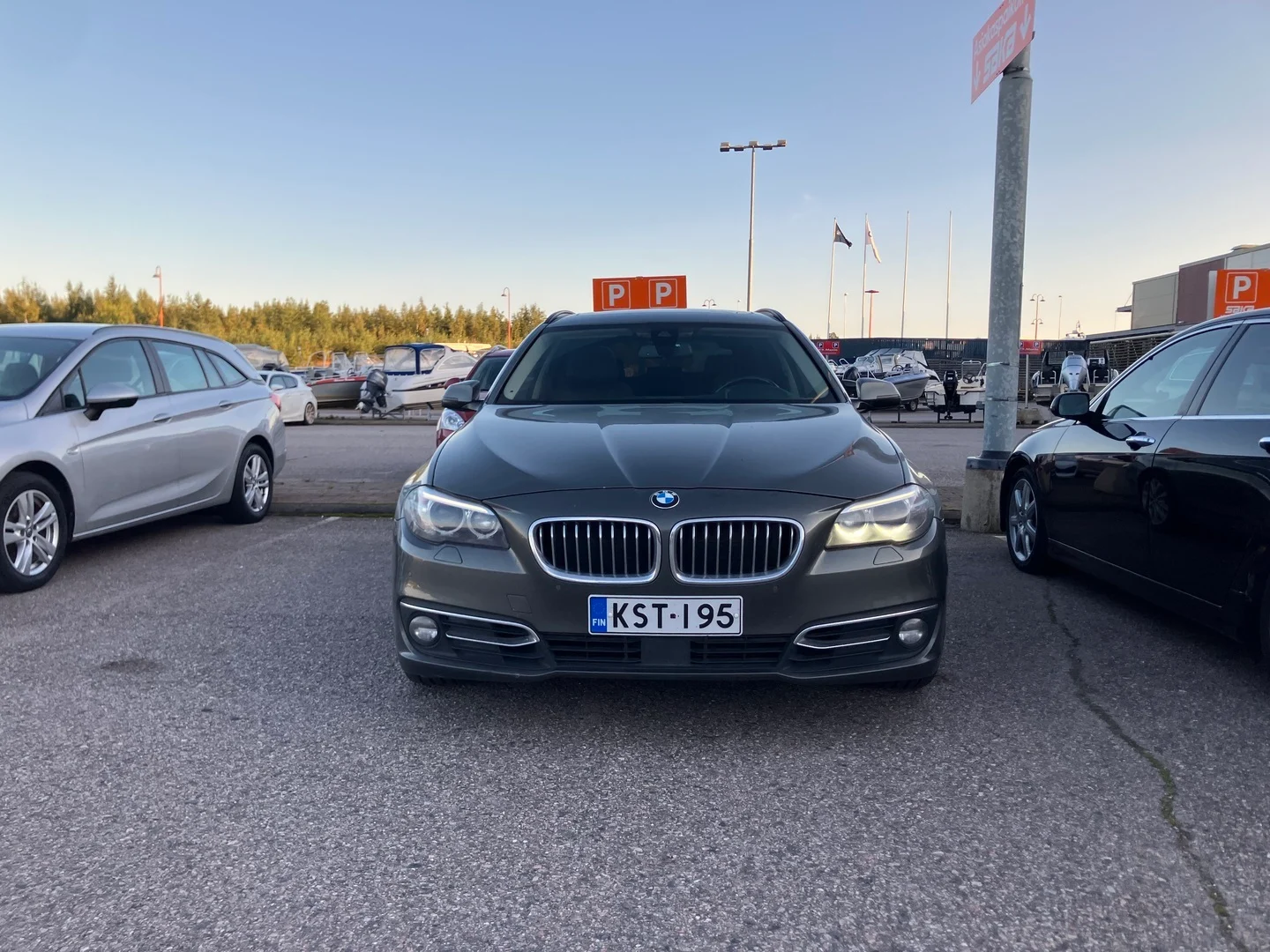 Car Image - 64NRsJB1XdzB4F9shqFkfo