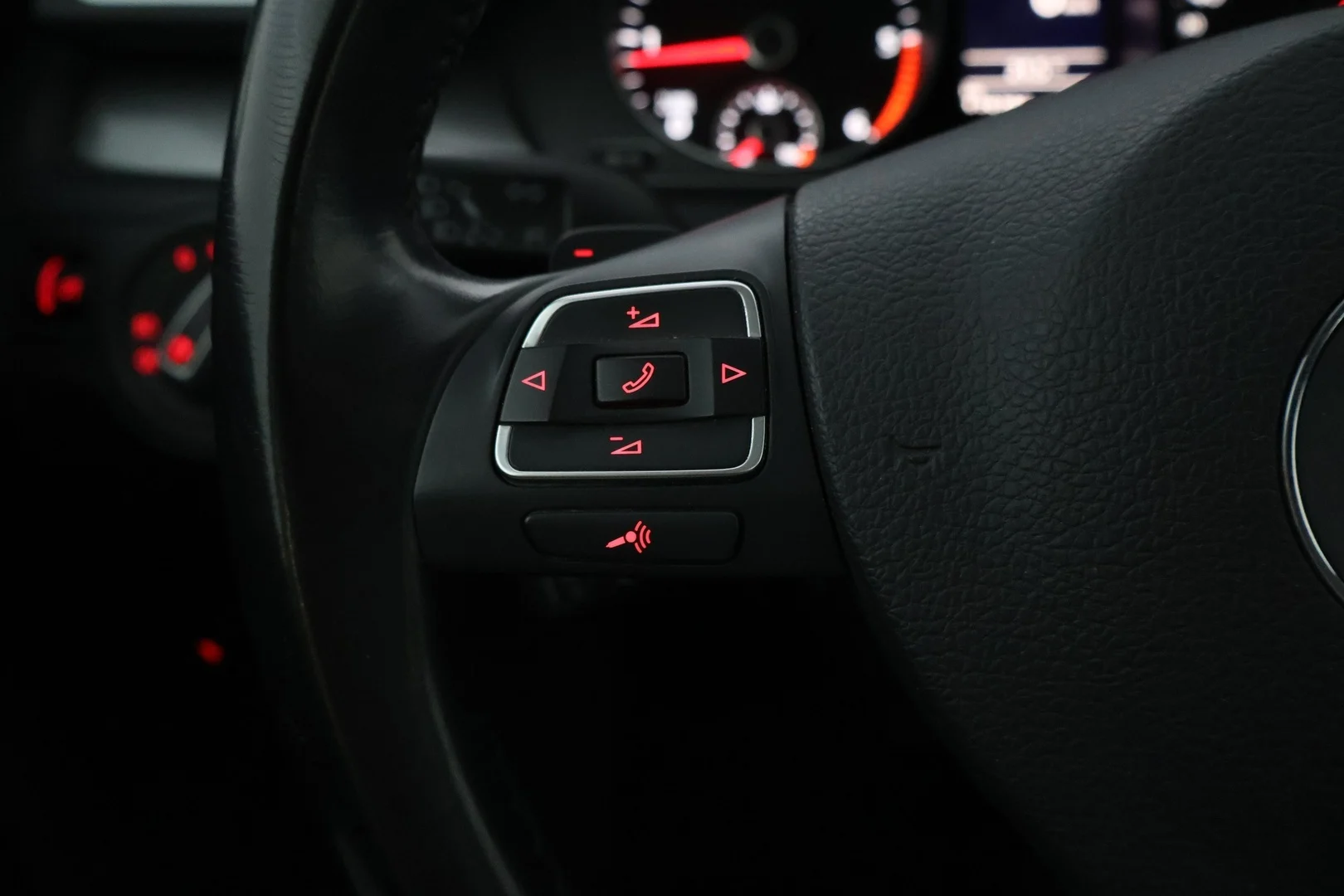 Car Image - 2wQM8zPH1M8Nhjryg4pIwE