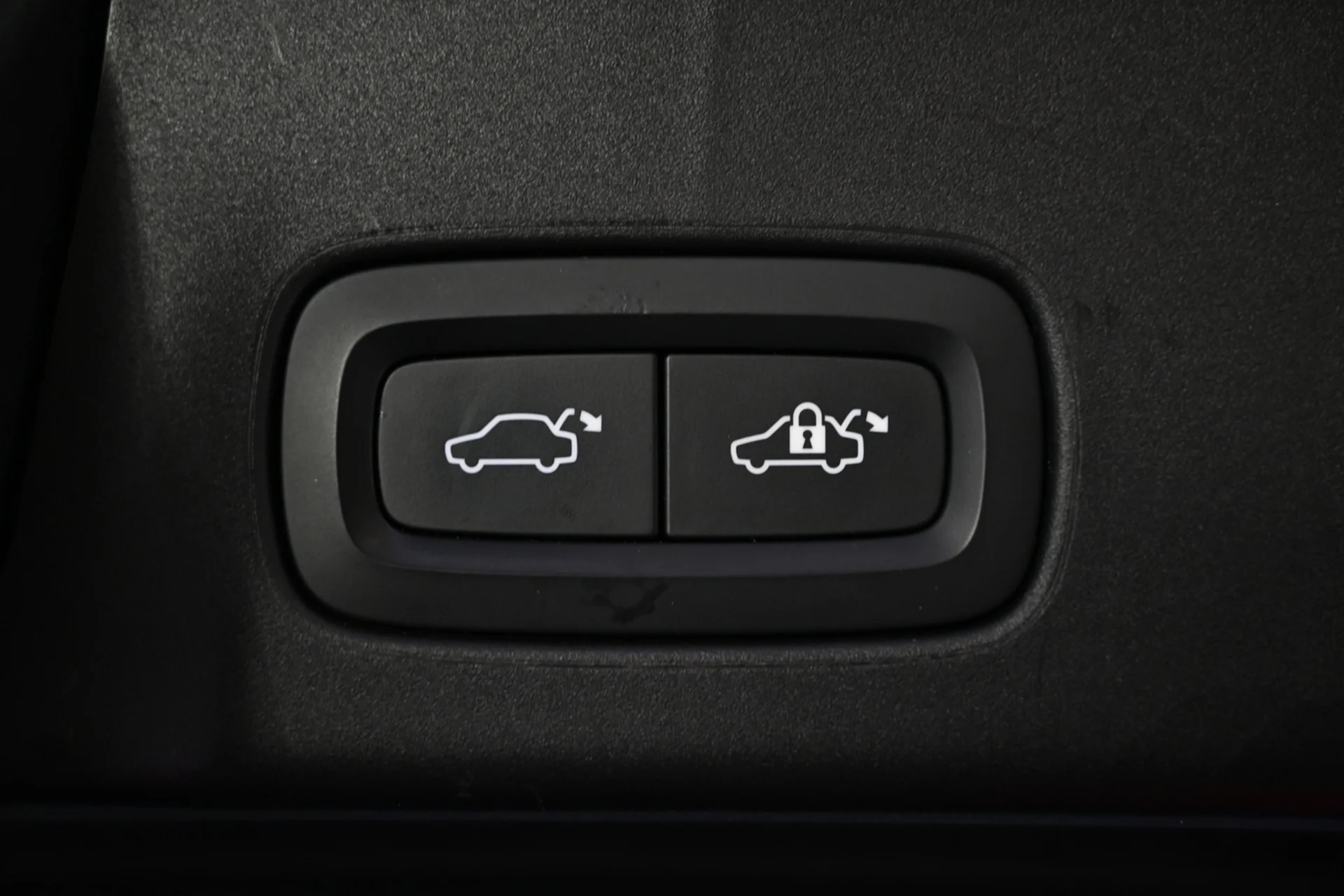 Car Image - 3lOj9wuOTHTSIPb00hsc7W