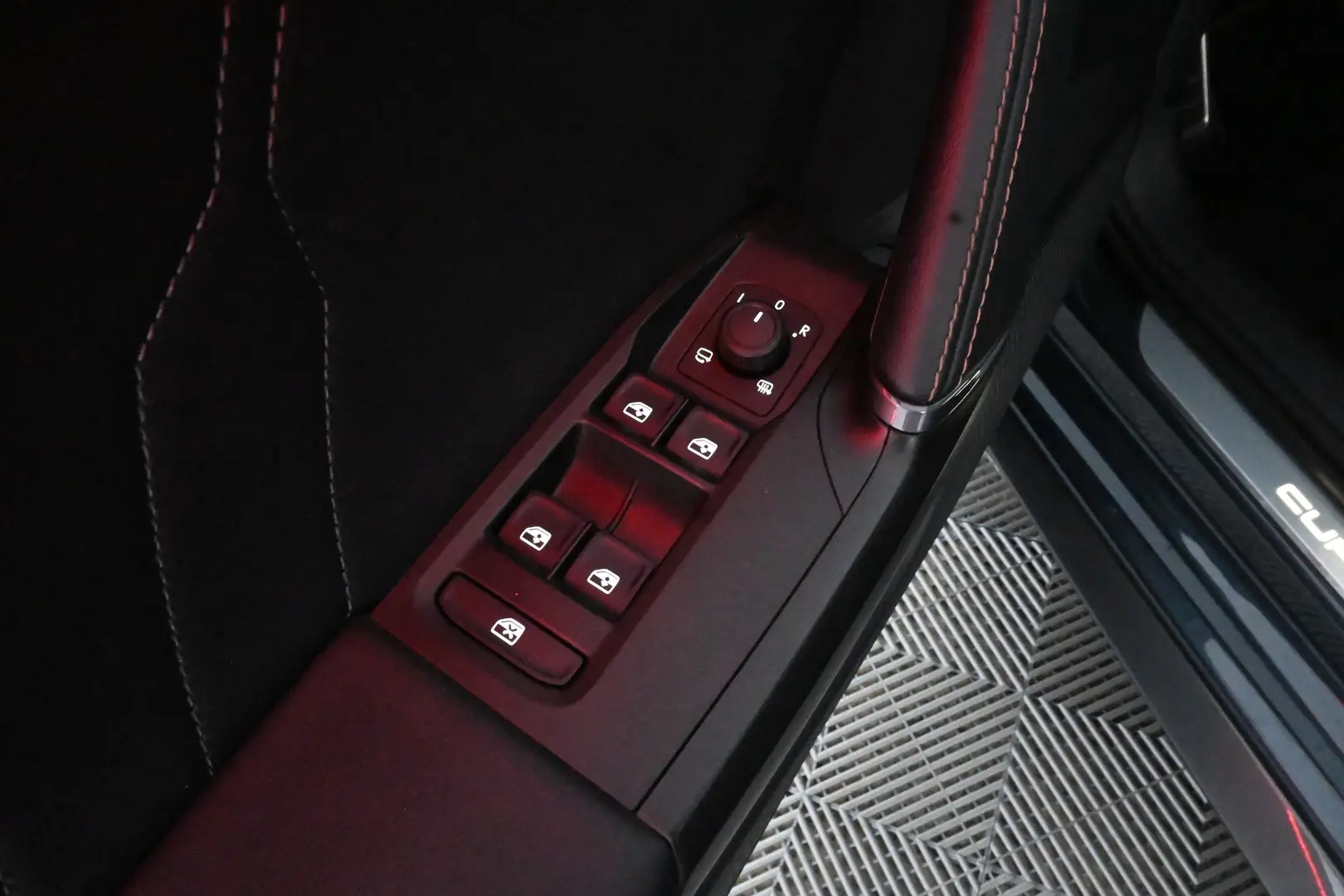 Car Image - 6OHqxYmkypy1IP598OEyLu