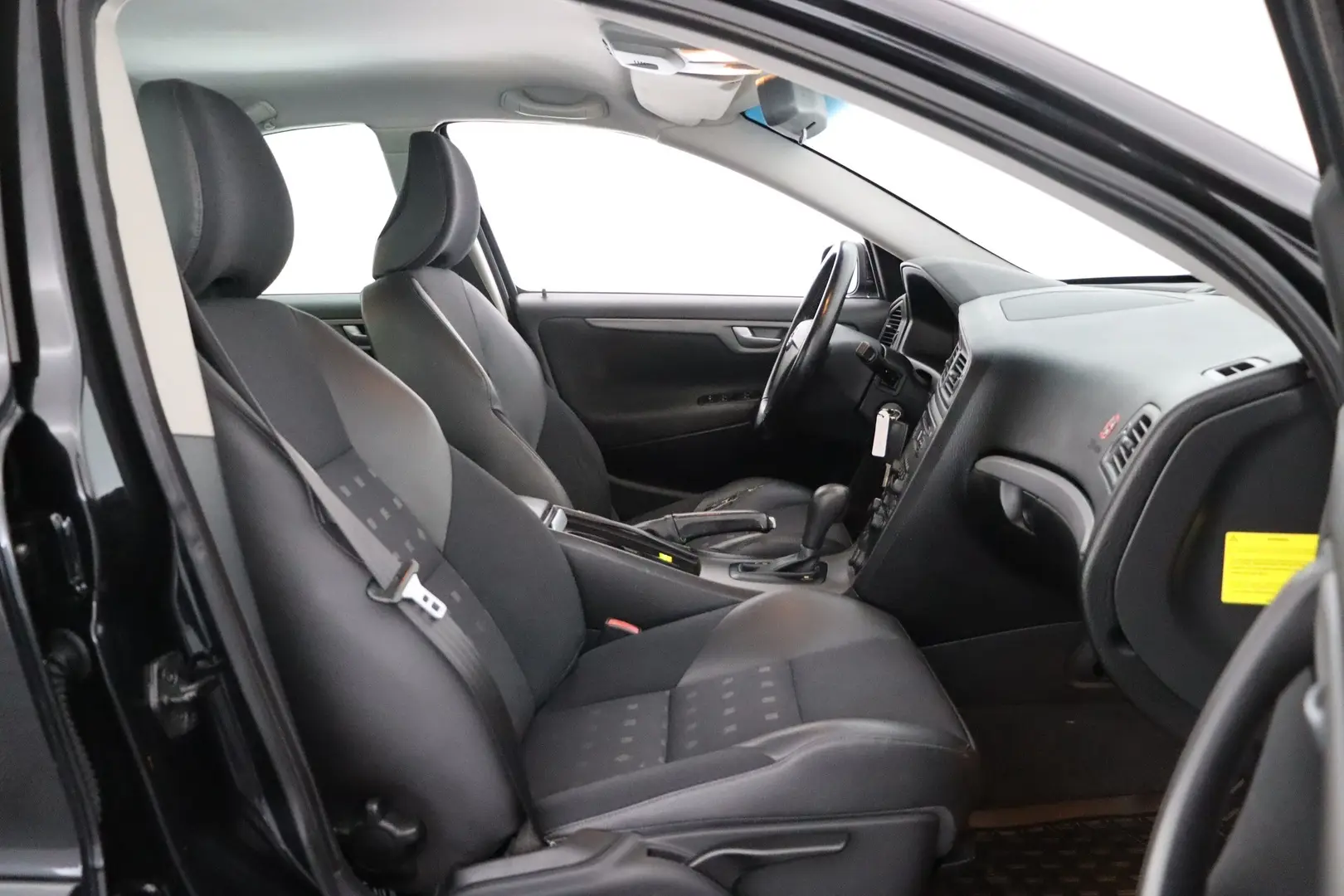 Car Image - om4SZ8IlyiaT3o0NEWvB6