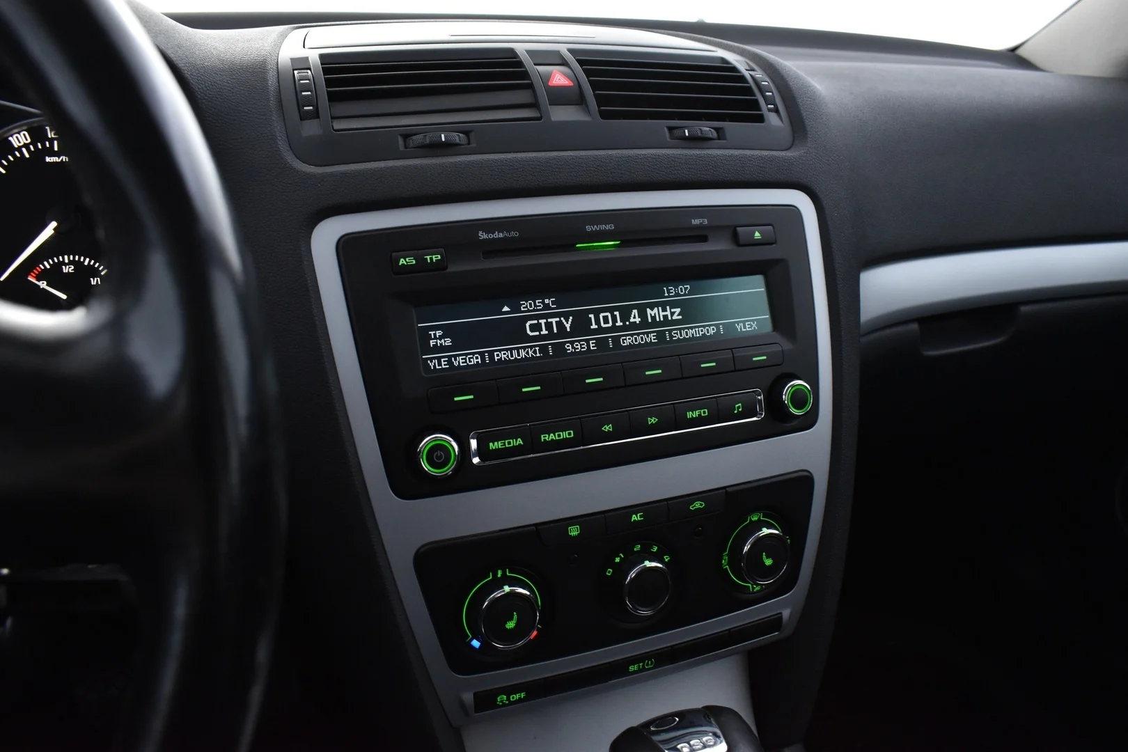 Car Image - 1lns25TQIJ5DBvGb5UOPlx