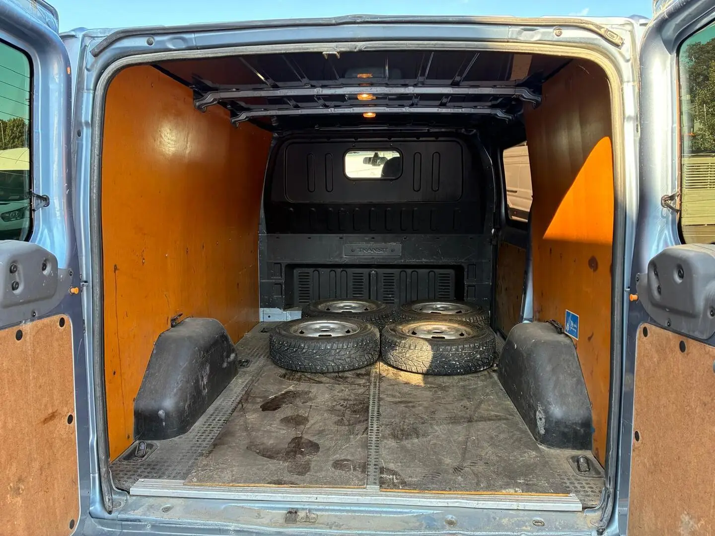 Car Image - PQtqriLSgzdw1biJ4bhuw